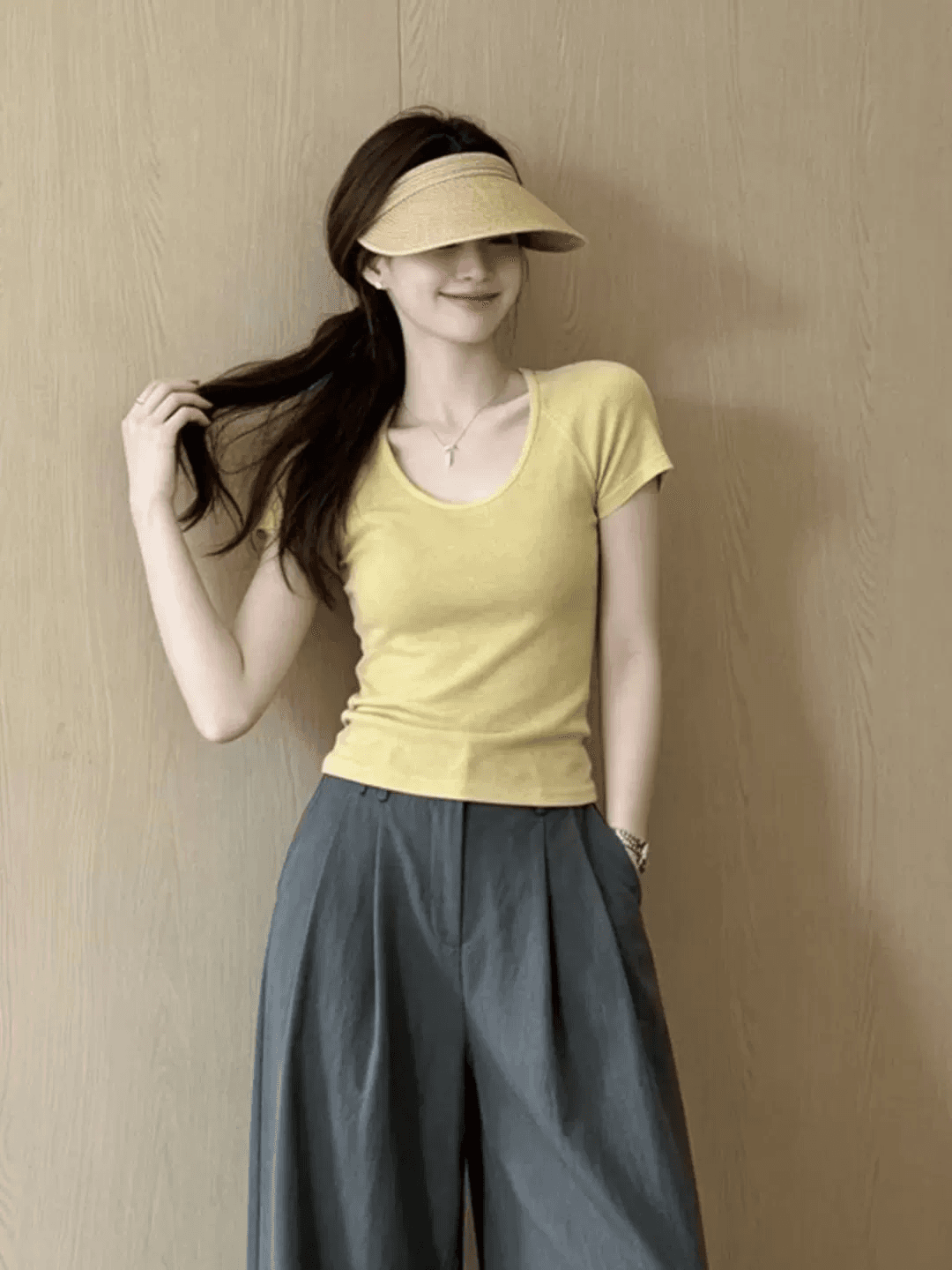 도파민 바람 황색 긍정적 인 어깨 u 칼라 반팔 티셔츠 여성 여름 2026 새로운 몸매 가꾸기 슬림해 보이는 다용도 단색 맨위 이미지 4