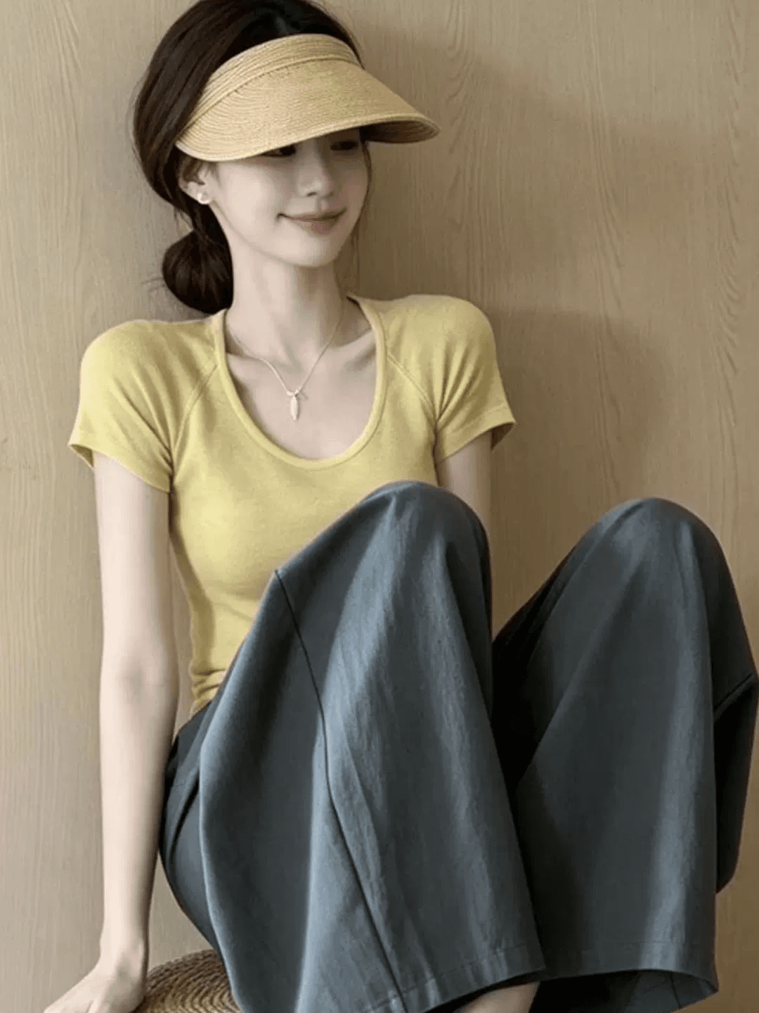 도파민 바람 황색 긍정적 인 어깨 u 칼라 반팔 티셔츠 여성 여름 2026 새로운 몸매 가꾸기 슬림해 보이는 다용도 단색 맨위 상세 이미지 3
