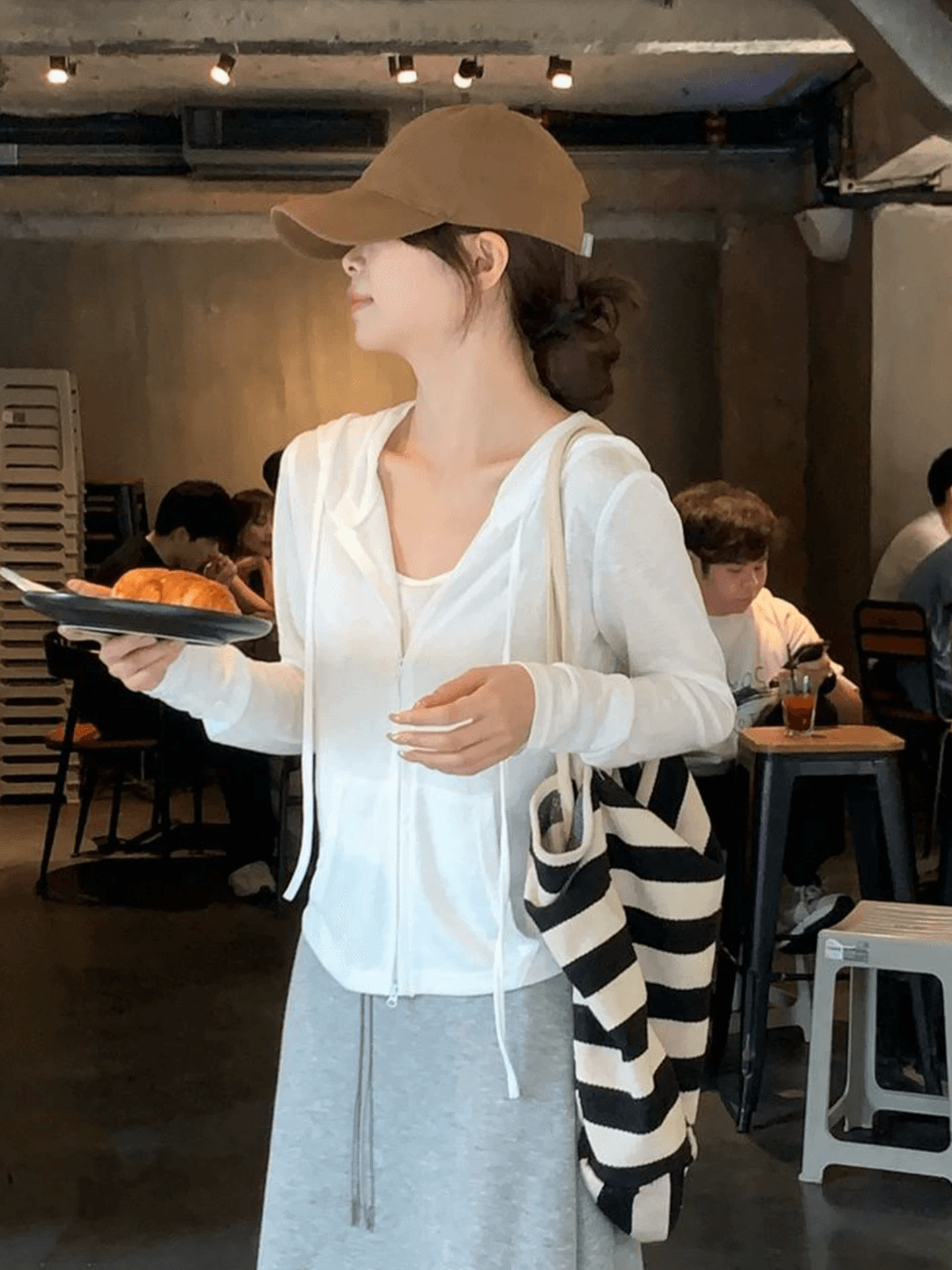 한 부서 화이트 후드 지퍼 오픈 가디건 긴팔 티셔츠 자외선 차단 의류 여성 여름 얇은 스타일 블라우스 외부 가져 가라. 에어컨 맨위