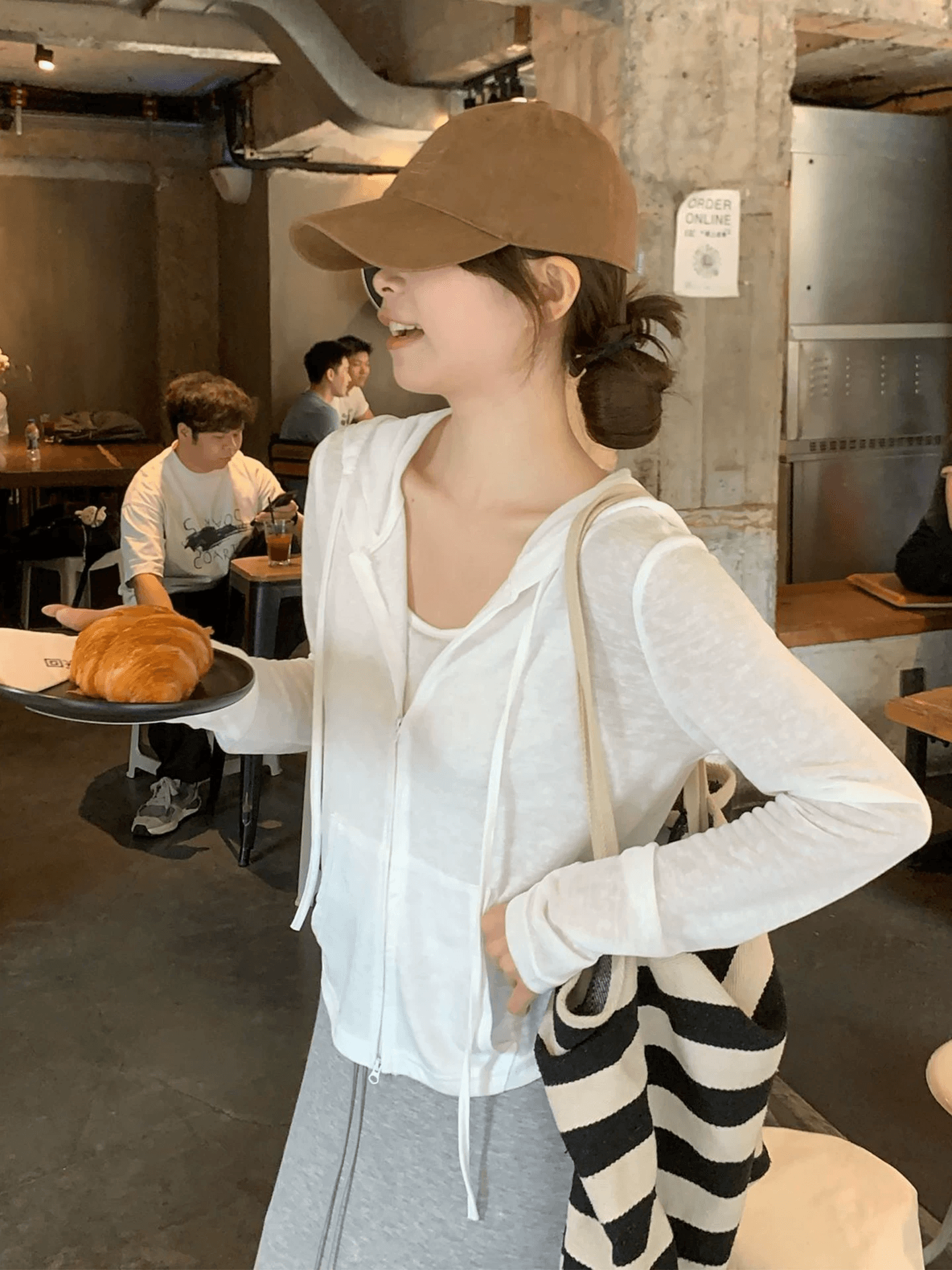한 부서 화이트 후드 지퍼 오픈 가디건 긴팔 티셔츠 자외선 차단 의류 여성 여름 얇은 스타일 블라우스 외부 가져 가라. 에어컨 맨위 상세 이미지 4
