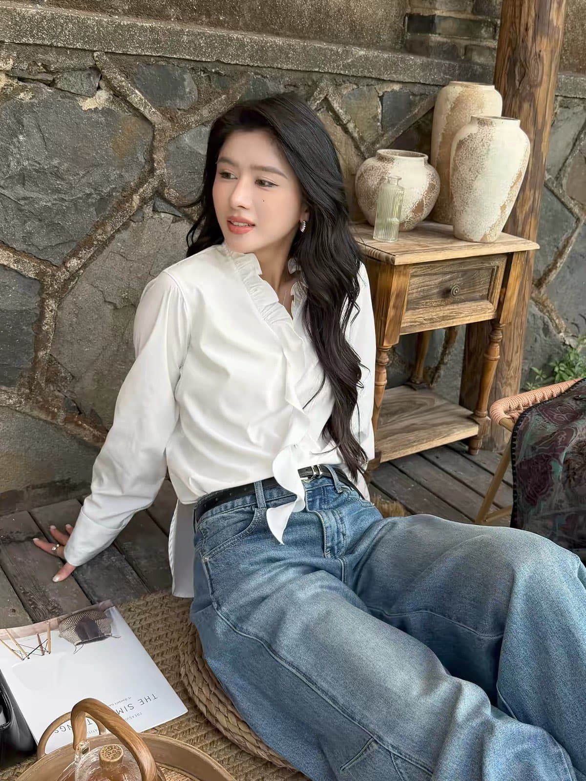 오래된 화이트 흰색이 아님 바로크 가을 새로운 쑥 섬유 혼방 프릴 V 넥 셔츠 l 상세 이미지 4