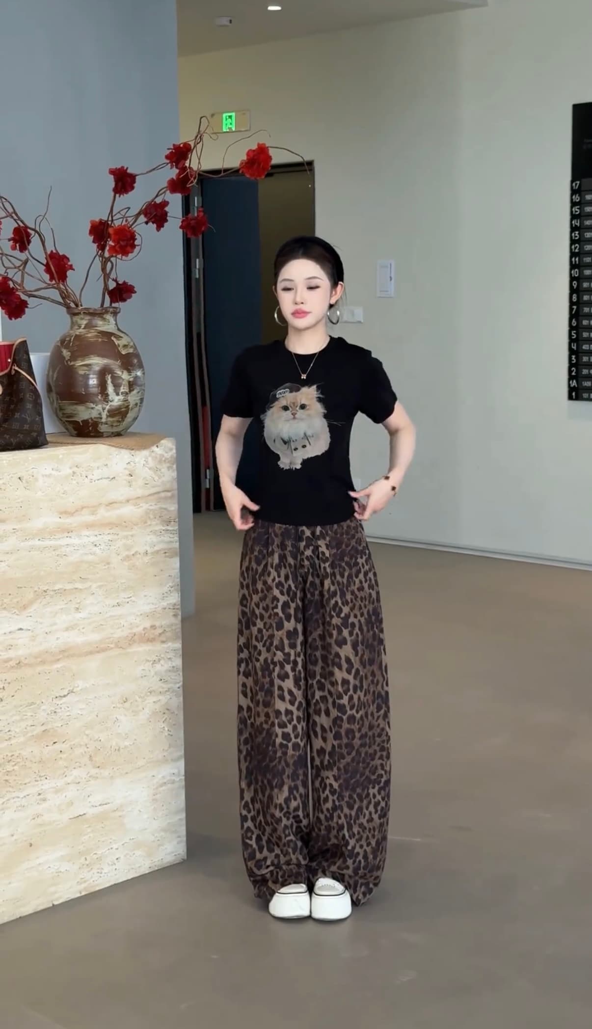 아이 잉 잉잉 독점적 인 2026 여름 새로운 디자인 센스 연령 감소 레오파드 무늬 모통이 칼 바지 고양이 프린트 t 이미지 3