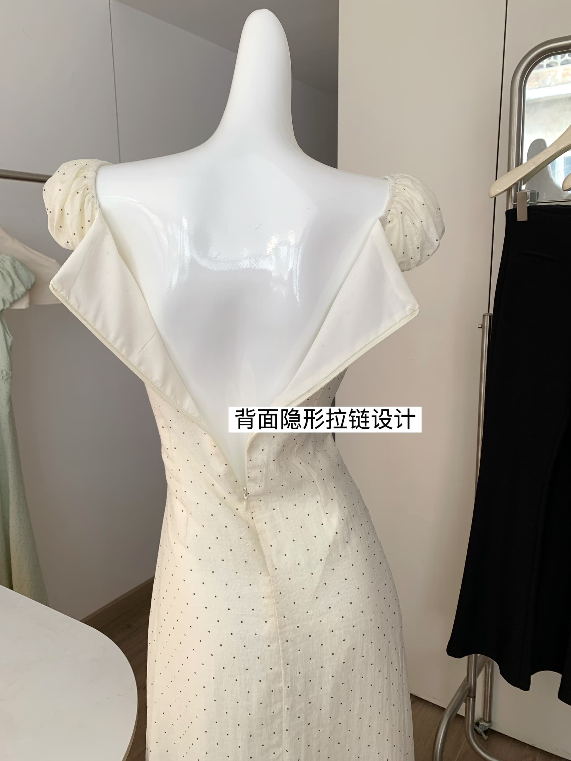 uone 정통 열세 개 도트 무늬 드레스 롱 스커트 여름 프릴 V넥 레이스업 디자인 슬림해 보이는 치마 상세 이미지 9