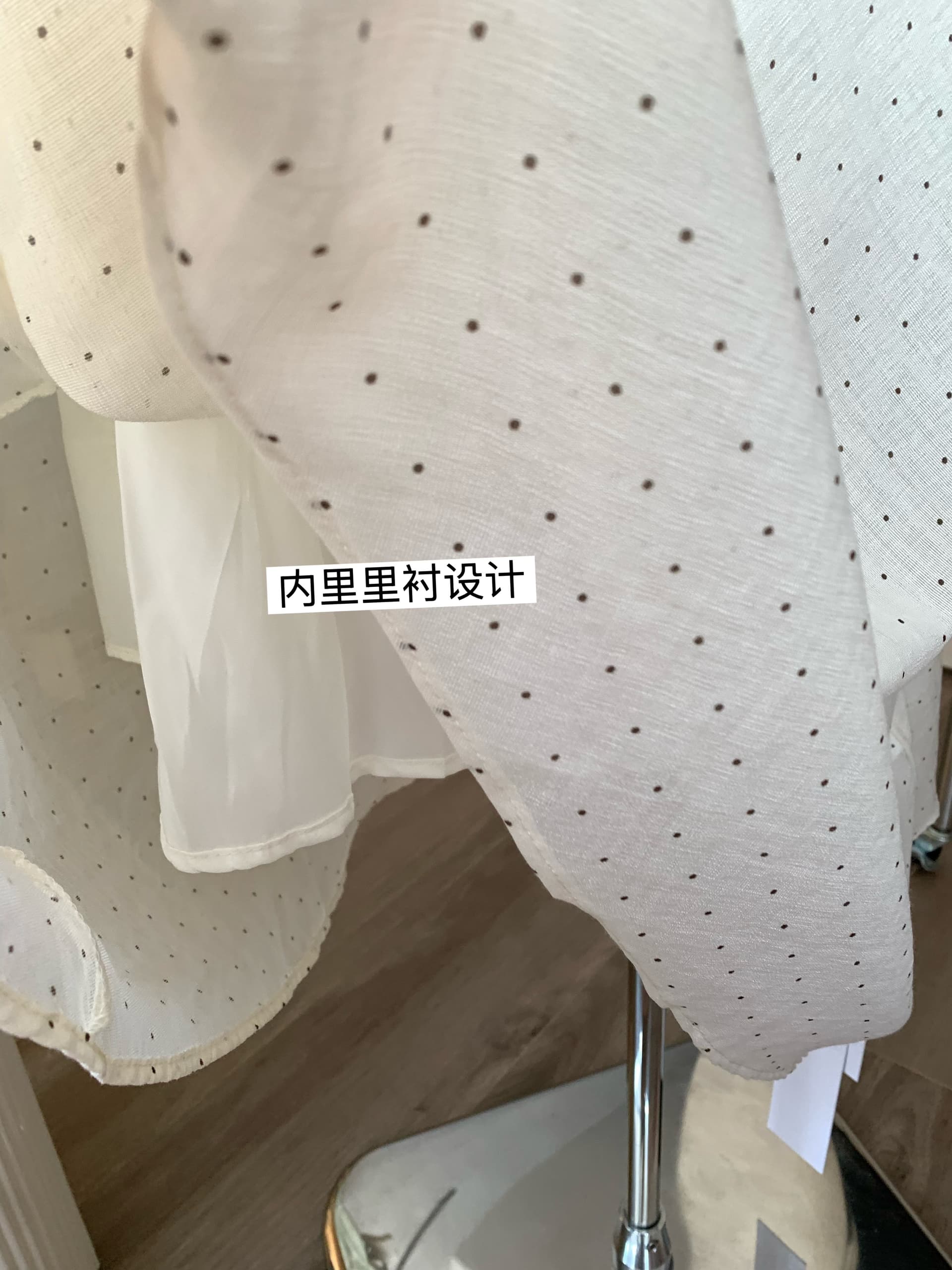 uone 정통 열세 개 도트 무늬 드레스 롱 스커트 여름 프릴 V넥 레이스업 디자인 슬림해 보이는 치마 상세 이미지 10