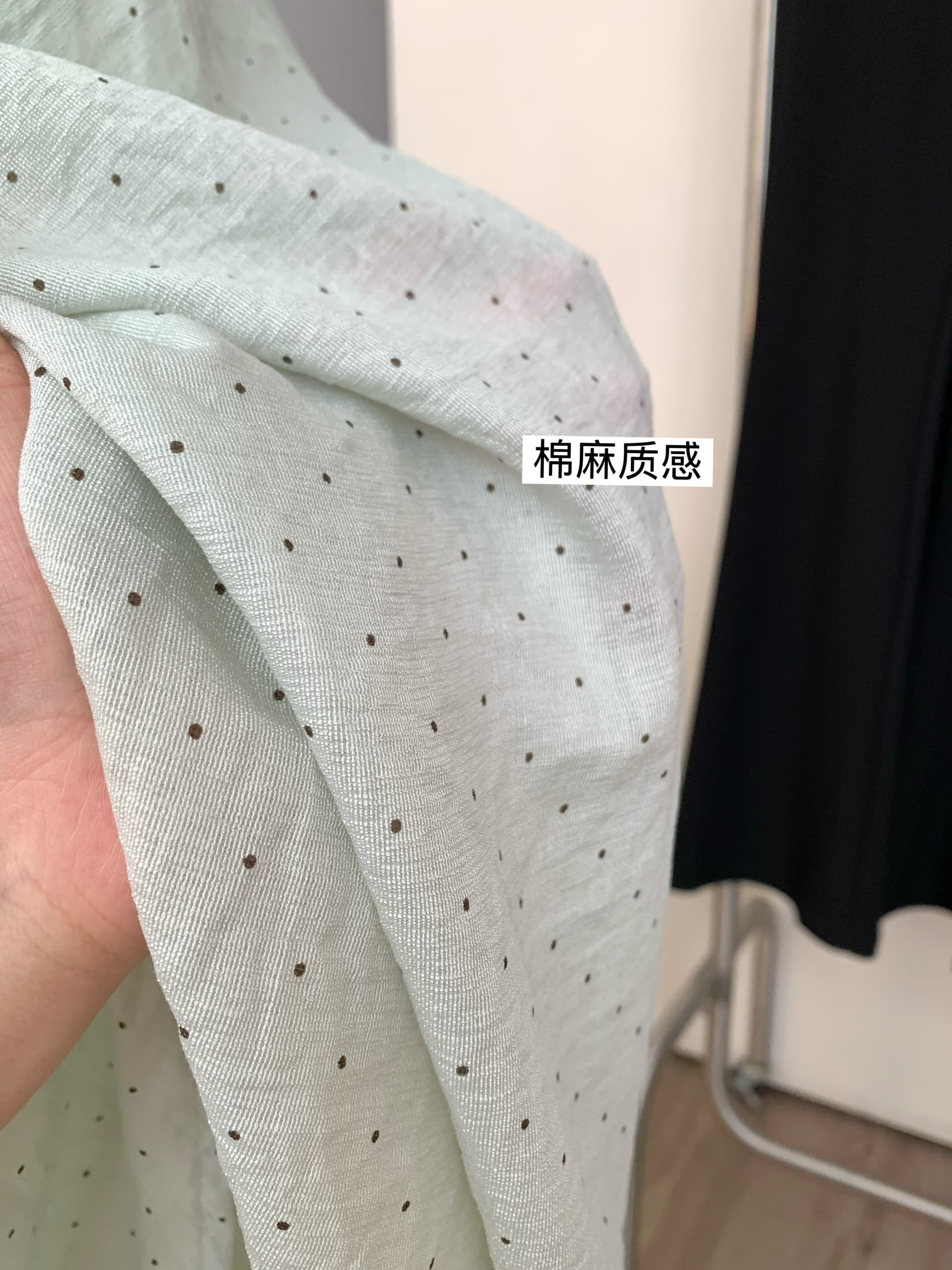 uone- 전원 신선하고 자연적인 품격 프랑스식 도트 무늬 슬림해 보이는 비스듬한 자르다 드레스 이미지 4