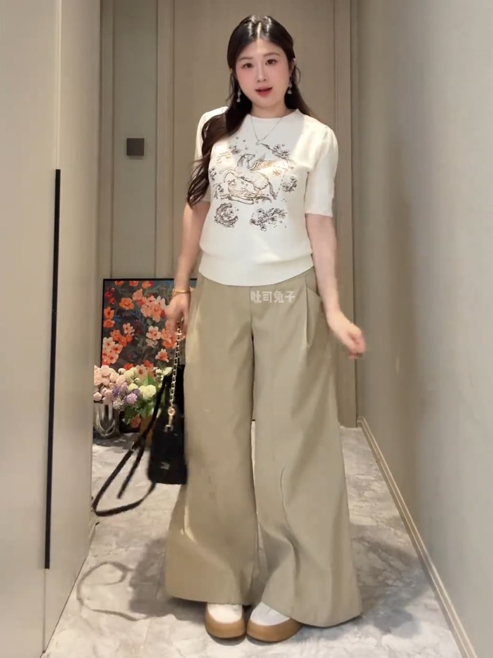 빅 사이즈 지방 mm 무거운 작업 자수 작은 말 패턴 니트 반팔 티셔츠 여성 봄 여름 순수한 욕망 바람 슬림해 보이는 긍정적 인 어깨 의류 이미지 4