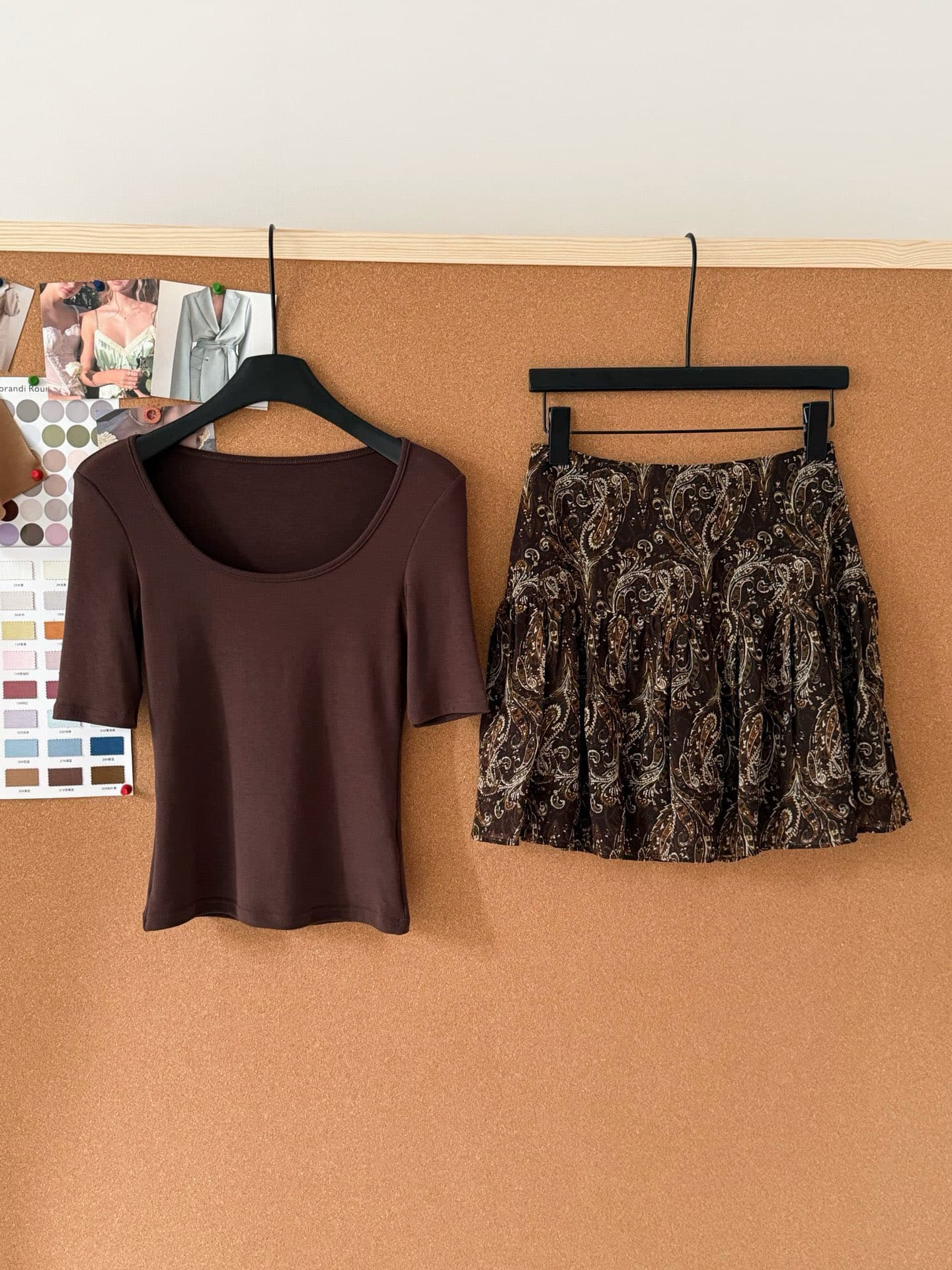 여름 디자인 센스 꽃무늬 슬림해 보이는 단어 반신 치마바지 다용도 슬림해 보이는 패션 커피 색상 티셔츠 이미지 4