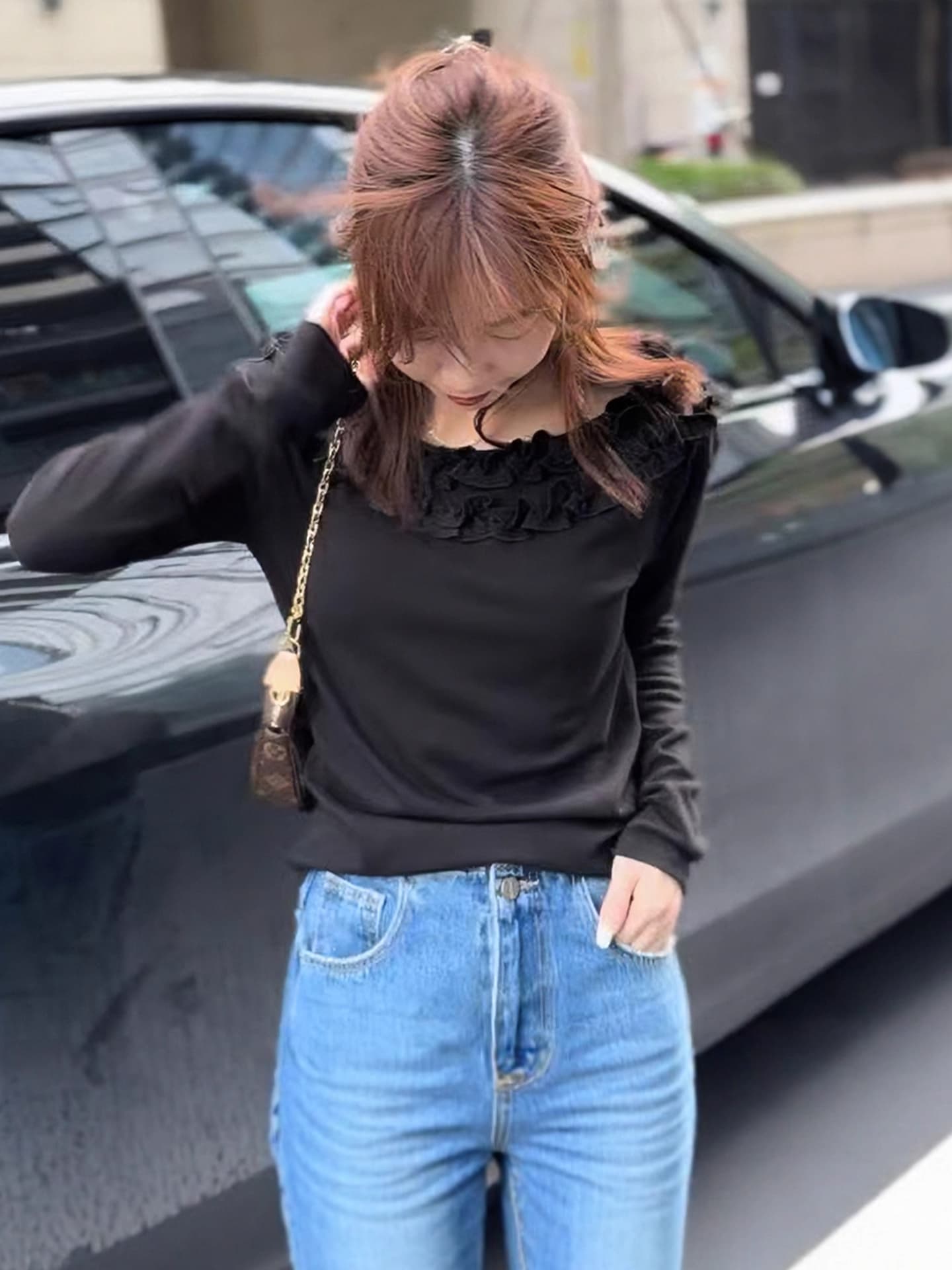 개성 이른 가을 프릴 비스듬한 어깨 오프숄더 긴팔 티셔츠 2025 가을 새로운 검정색 다용도 품격 맨위 여성 상세 이미지 2