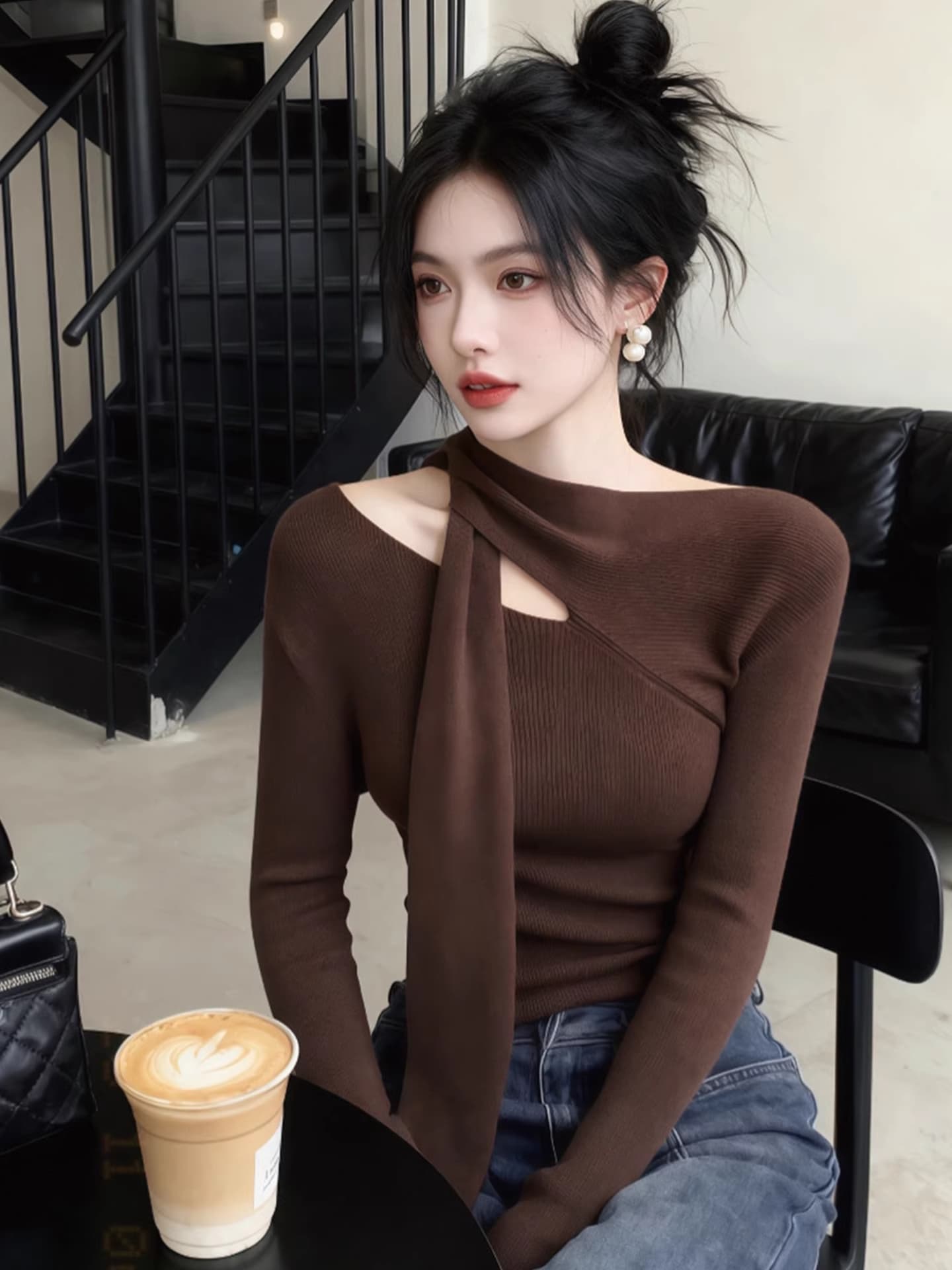 이른 가을 새로운 착용 가져 가라. 몸매 가꾸기 슬림해 보이는 긴팔 티셔츠 기본 셔츠 맨위 2026 년 가을 겨울 커피 색상 니트 여성 의류 상세 이미지 5