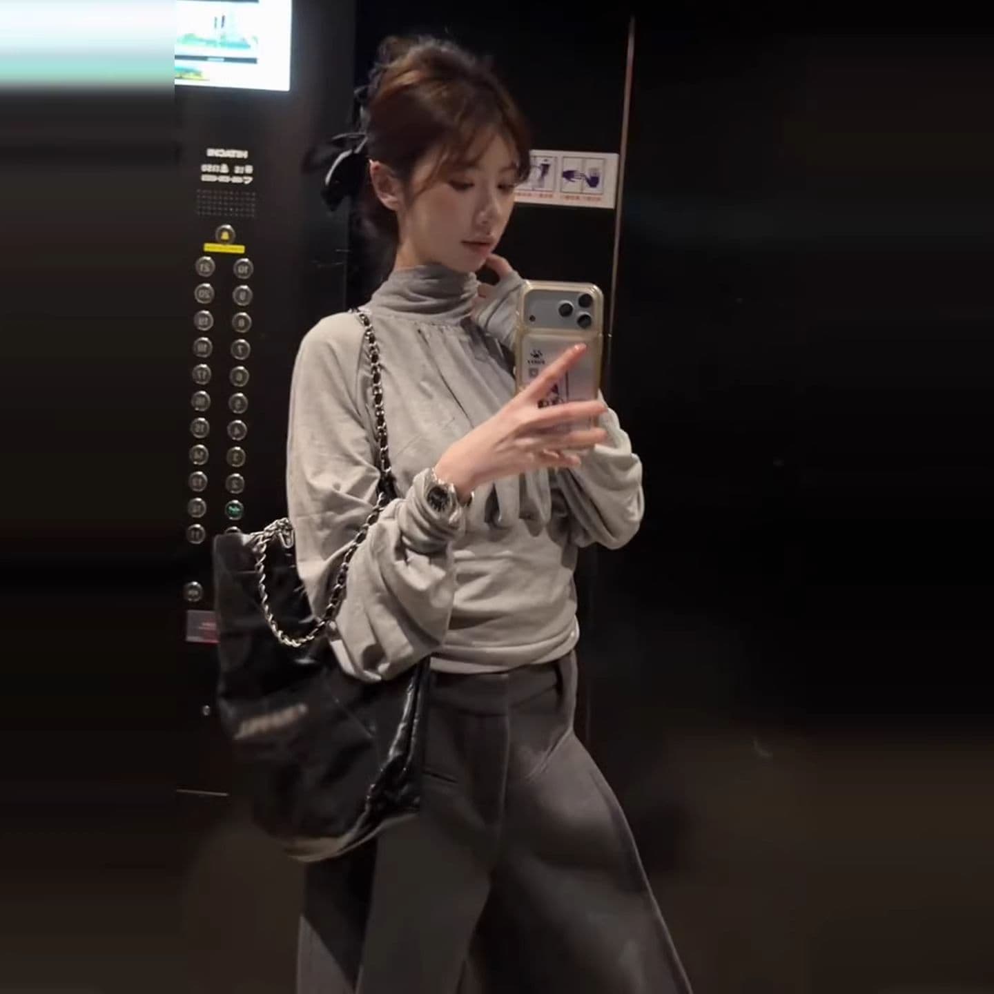 뒤에 나비 매듭 회색 디자인 센스 긴팔 티셔츠 맨위 여성 봄 작은 대중 Chic 주름 허리 수축 기본 셔츠 이미지 4