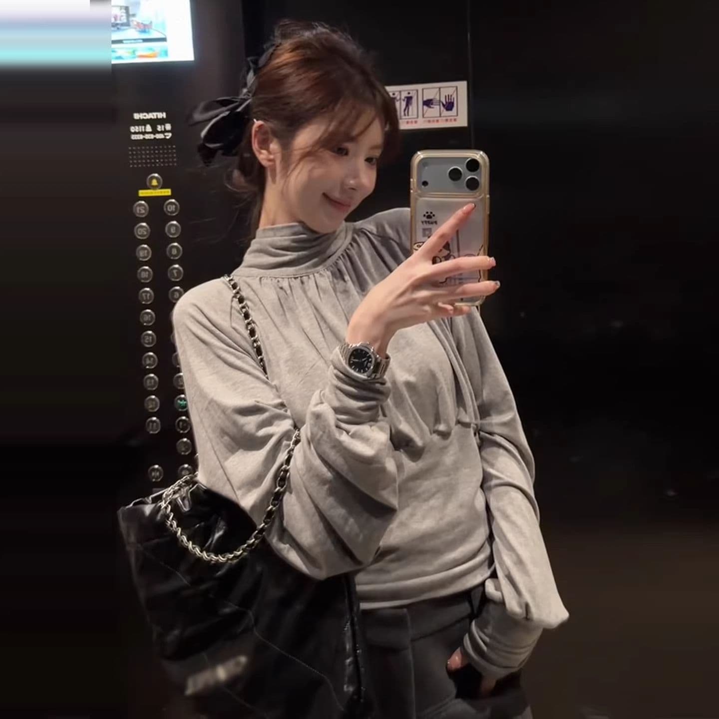 뒤에 나비 매듭 회색 디자인 센스 긴팔 티셔츠 맨위 여성 봄 작은 대중 Chic 주름 허리 수축 기본 셔츠 이미지 2
