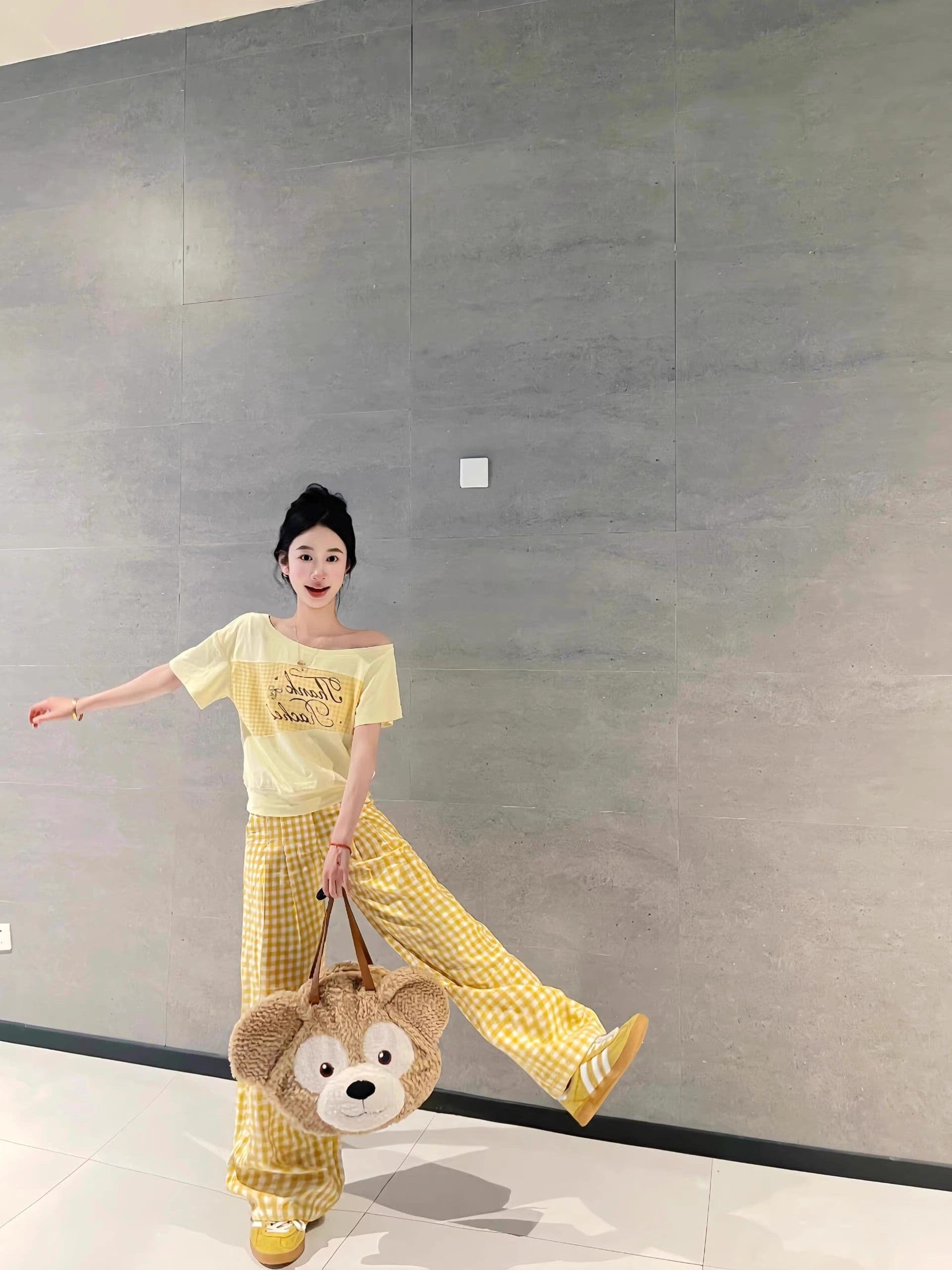 순면 한국 스타일 여름 새로운 비스듬한 어깨 반팔 티셔츠 여성 부드러운 황색 그리드 패치워크 디자인 센스 맨위 상세 이미지 4