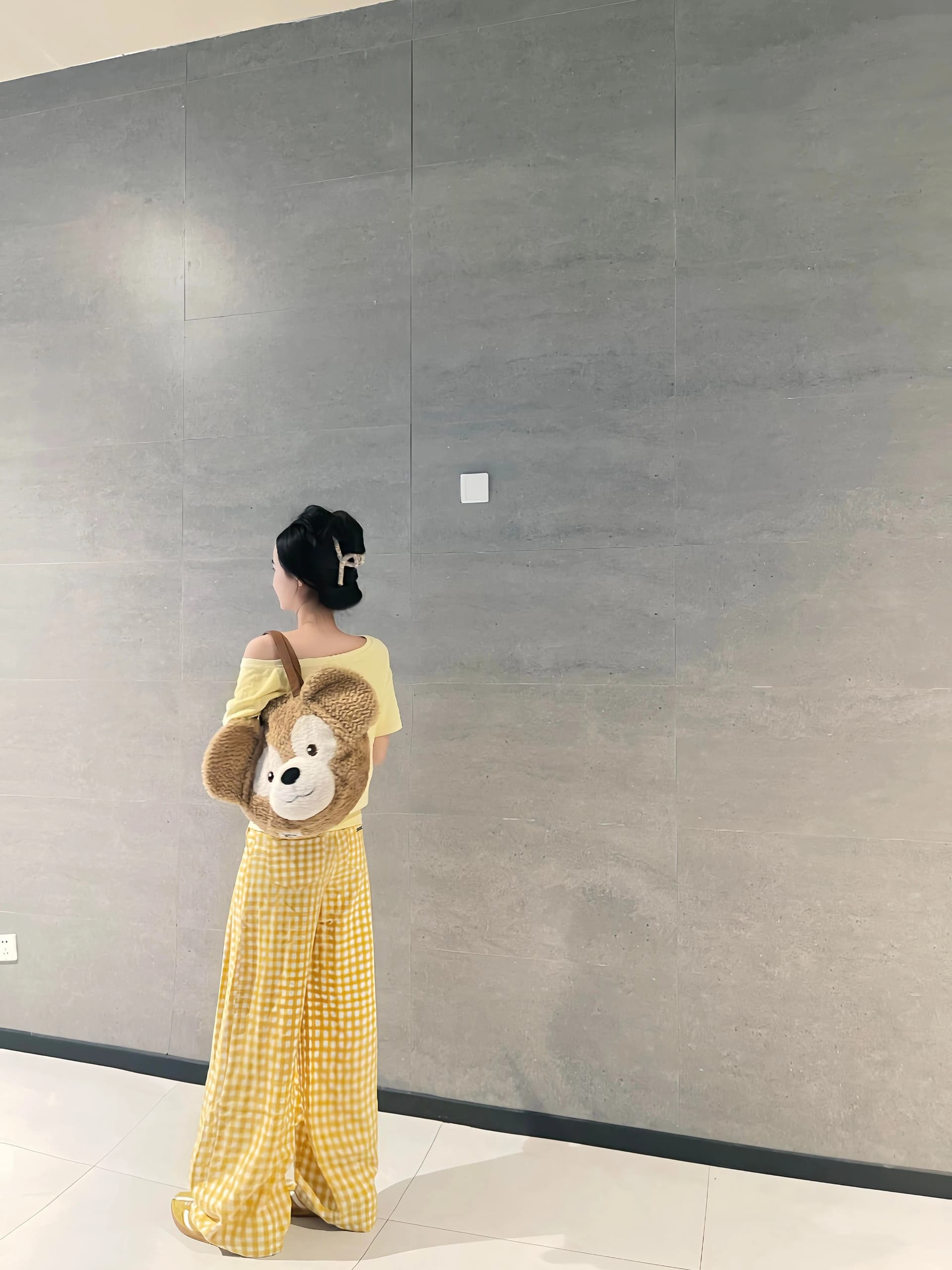 순면 한국 스타일 여름 새로운 비스듬한 어깨 반팔 티셔츠 여성 부드러운 황색 그리드 패치워크 디자인 센스 맨위 상세 이미지 10