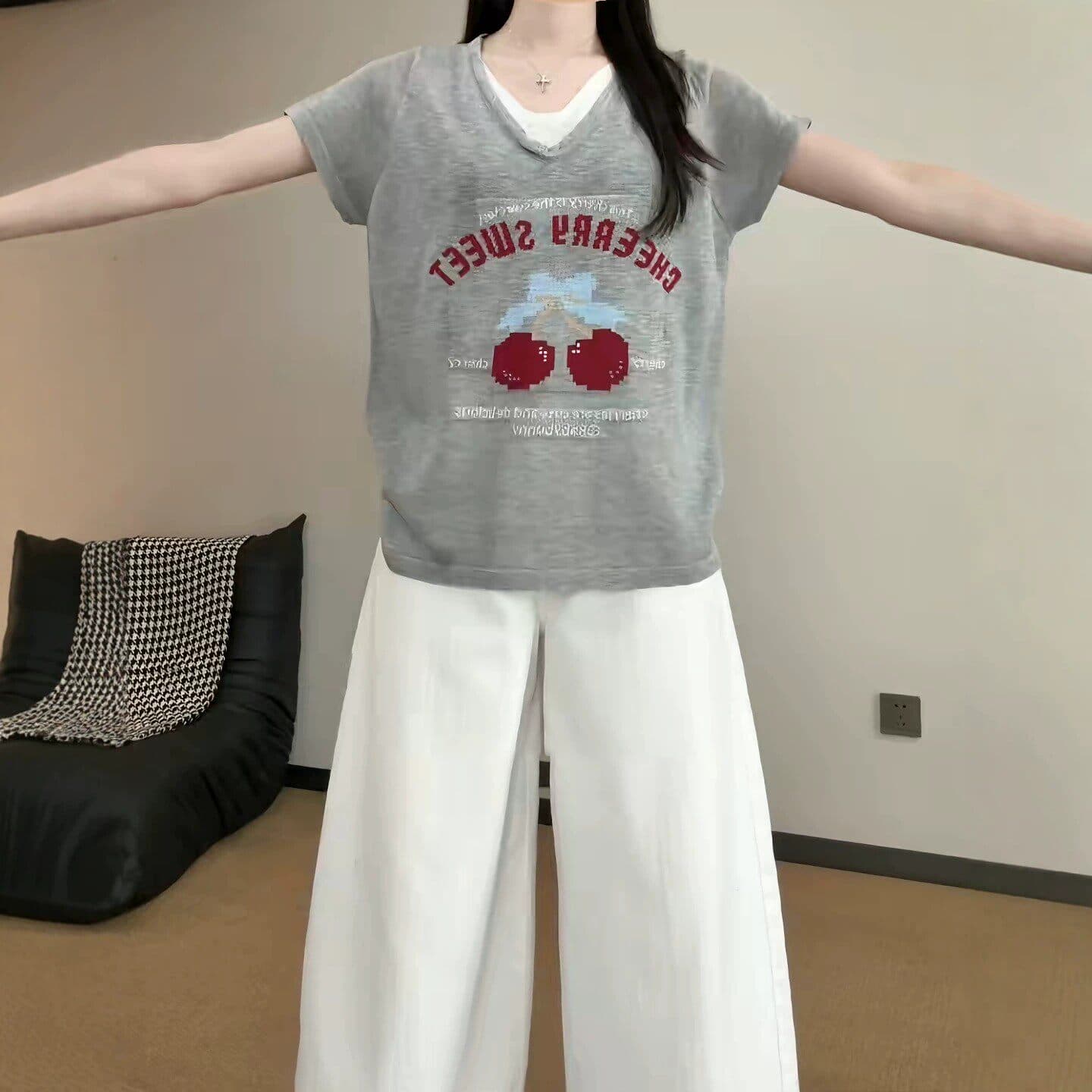 눈꽃 면 빅 사이즈 V넥 페이크 레이어드 반팔 티셔츠 여성 2026 년 여름 새로운 지방 mm 한 부서 착용 잡아라. 의류