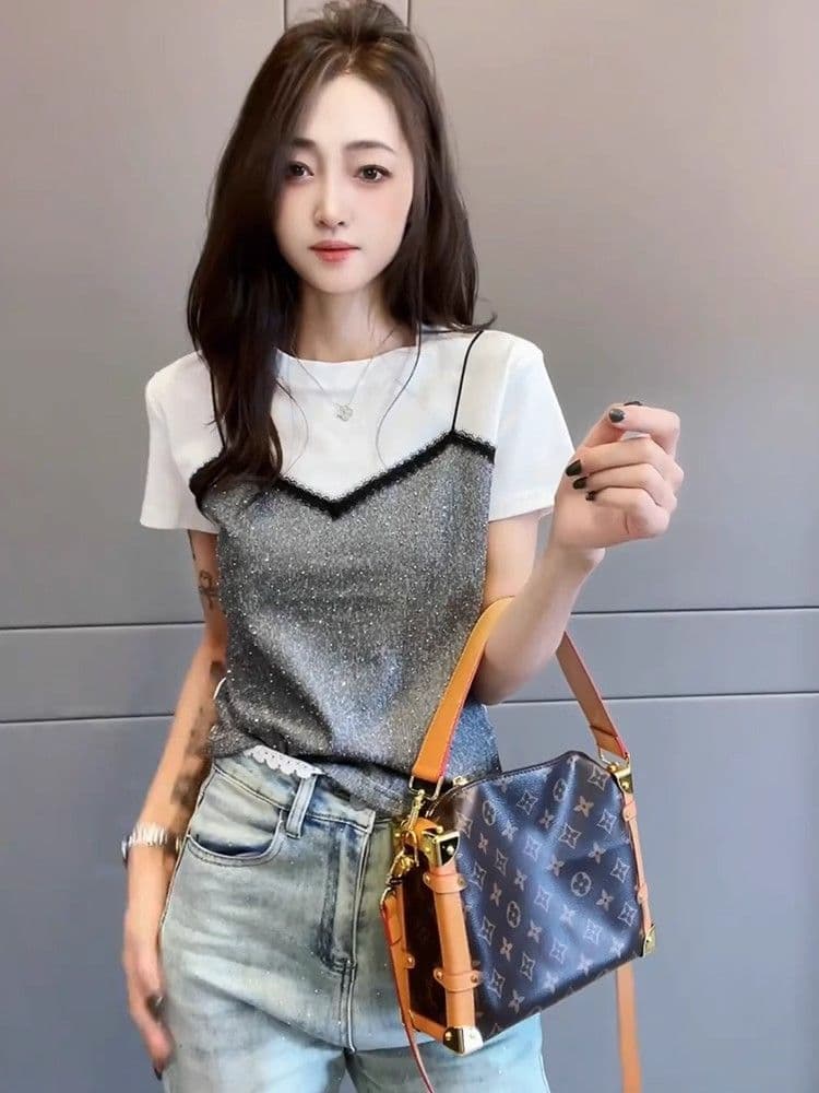 2026 여름 새로운 라운드 넥 긍정적 인 어깨 패션 패치워크 배색 반팔 티셔츠 여성 연령 감소 캐주얼 페이크 레이어드 맨위 상세 이미지 5