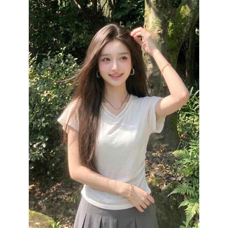 눈꽃 면 빅 사이즈 한 부서 홀로우 아웃 V넥 반팔 티셔츠 여성 여름 2026 새로운 몸매 가꾸기 디자인 센스 맨위 이미지 2