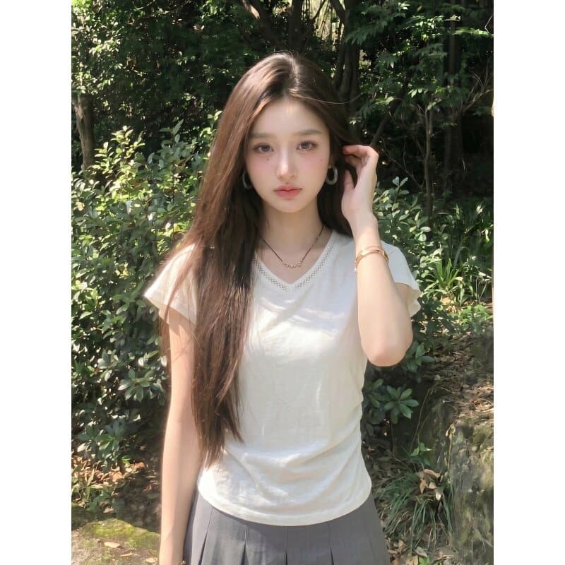 눈꽃 면 빅 사이즈 한 부서 홀로우 아웃 V넥 반팔 티셔츠 여성 여름 2026 새로운 몸매 가꾸기 디자인 센스 맨위 상세 이미지 3
