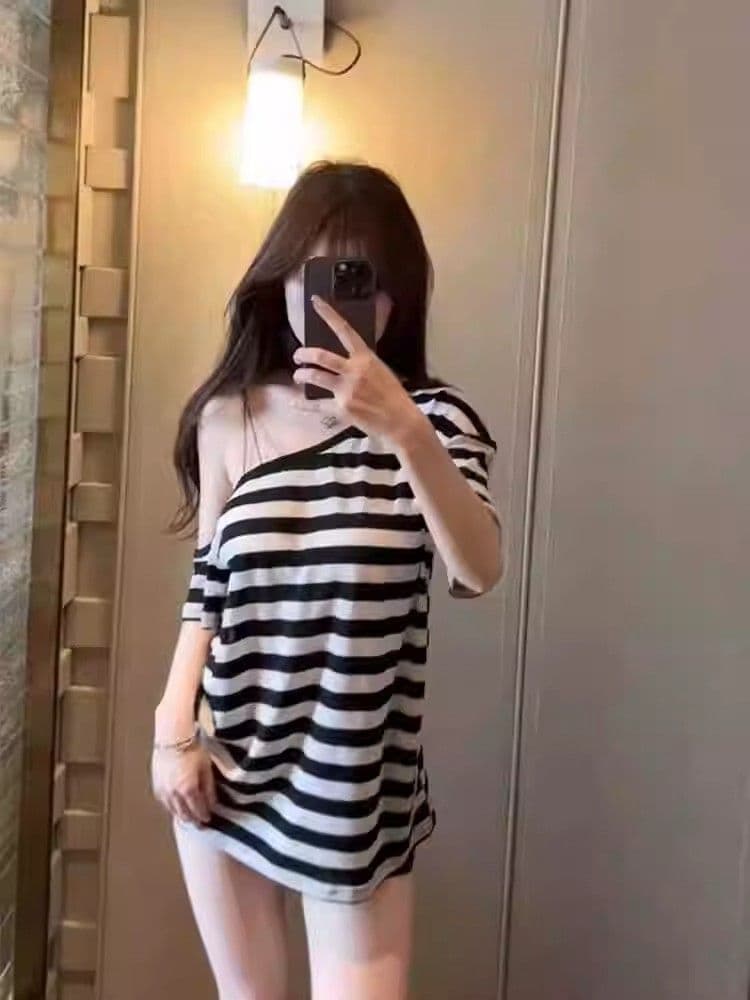 느슨함 센스 느긋한 바람이 아닙니다. 규칙 스트라이프 스트랩 루즈핏 티셔츠 여성 순수한 욕망 핫걸 섹시함 비스듬한 어깨 슬립 맨위 상세 이미지 4