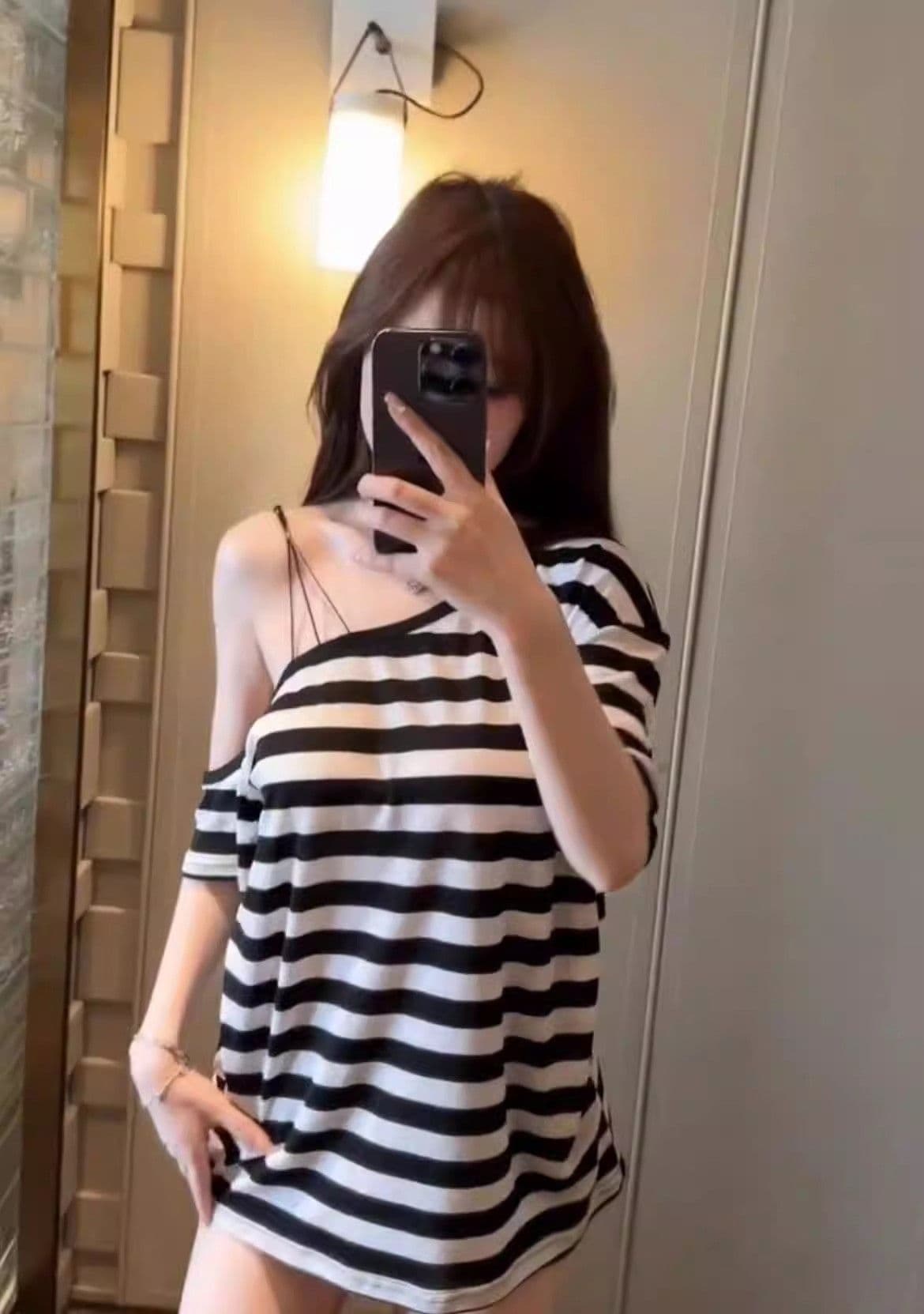 느슨함 센스 느긋한 바람이 아닙니다. 규칙 스트라이프 스트랩 루즈핏 티셔츠 여성 순수한 욕망 핫걸 섹시함 비스듬한 어깨 슬립 맨위 상세 이미지 6