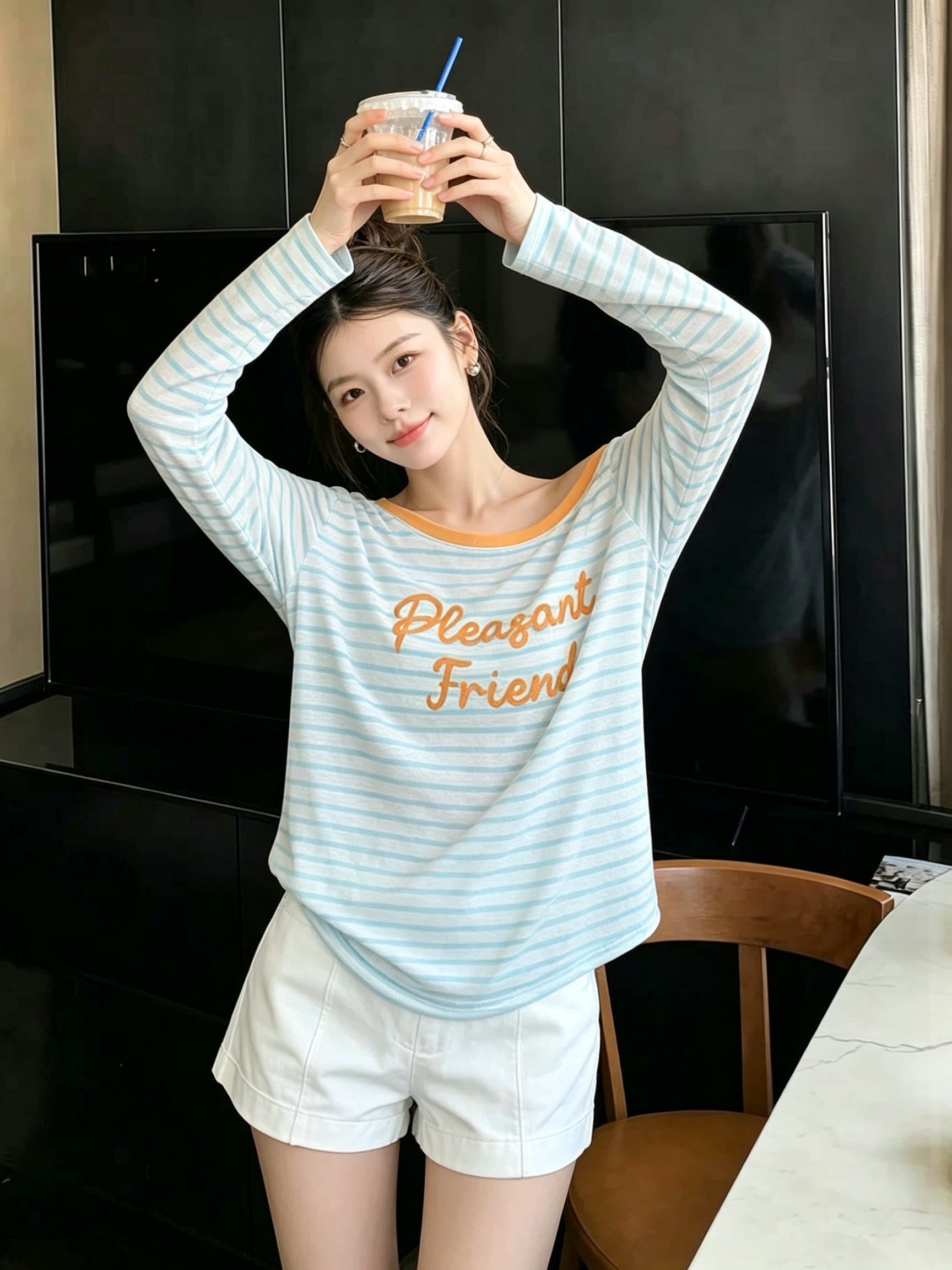 한 부서 캐주얼 바람 블루 화이트 스트라이프 알파벳 프린트 긴팔 티셔츠 여성 26 여름 새로운 오프숄더 루즈핏 얇고 가벼운 맨위 상세 이미지 3