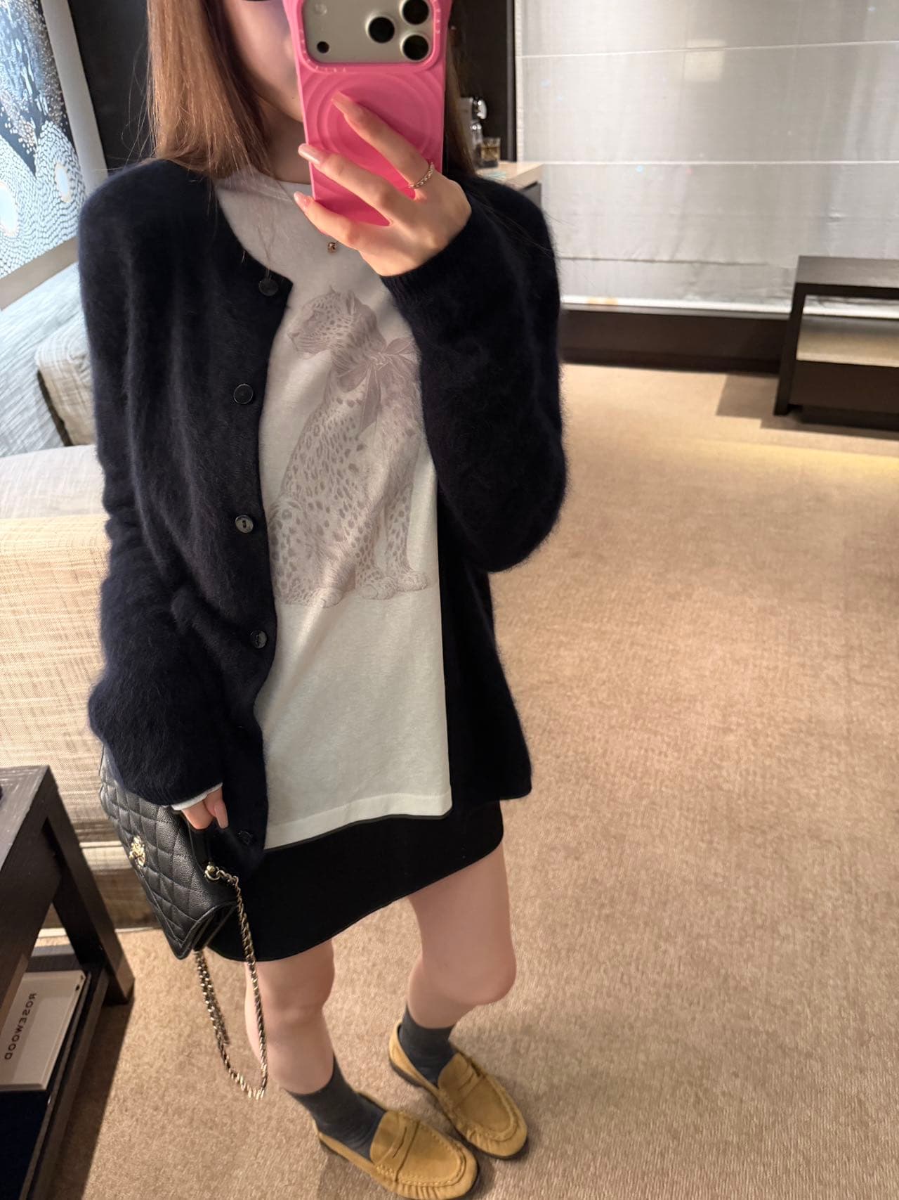눈꽃 면 70 면 30 폴리 에스터 가을 새로운 표범 프린트 긴팔 티셔츠 여성 빛 럭셔리 라운드 넥 긍정적 인 어깨 의류 상세 이미지 4