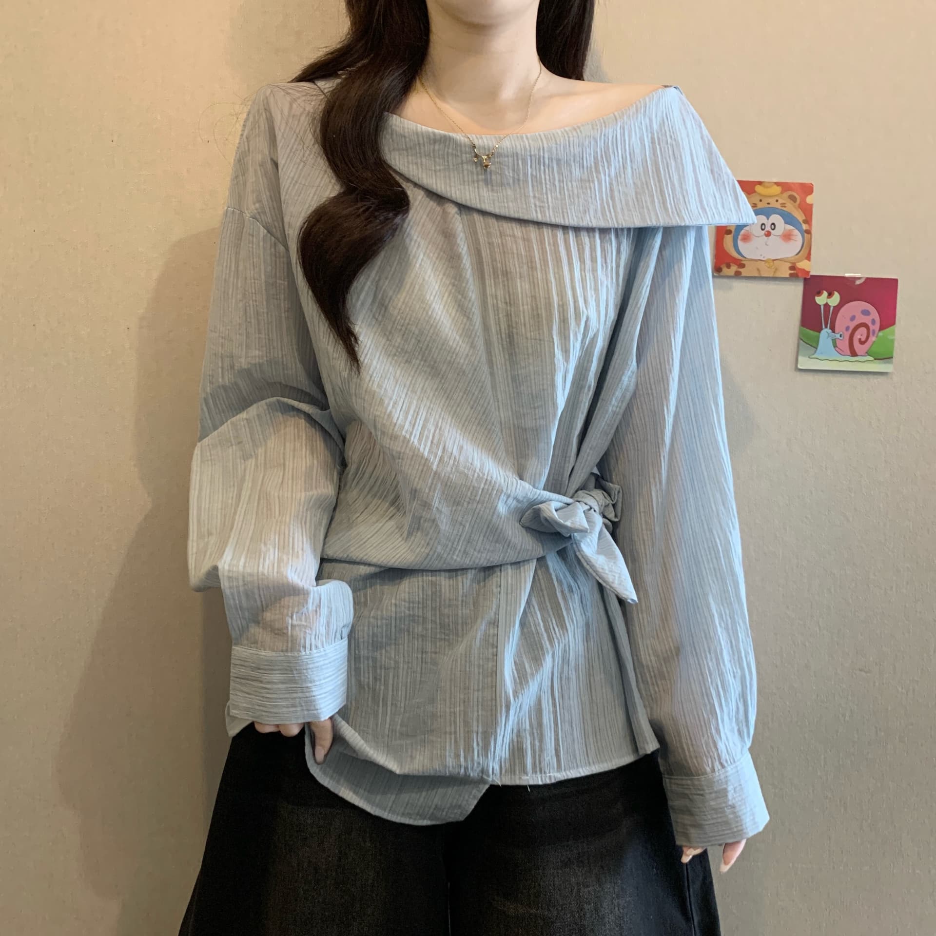 오프숄더 스트라이프 긴팔 여성 셔츠 봄 여름 빅 사이즈 지방 mm 슬림해 보이는 디자인 센스 레이스업 허리 수축 표지 배 맨위 상세 이미지 4