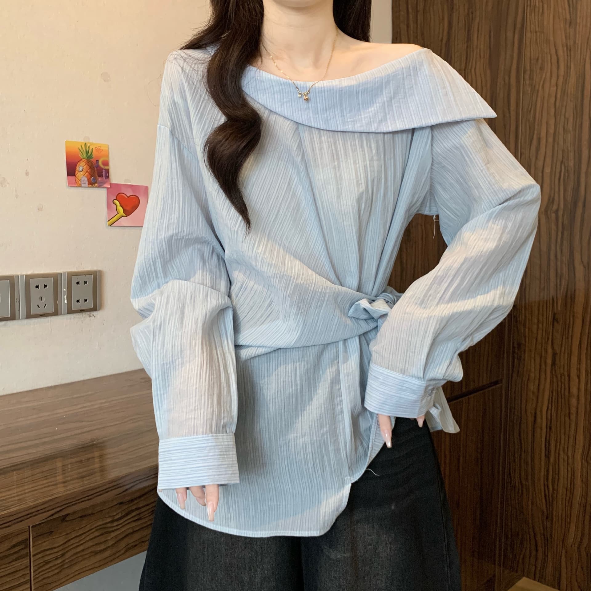 오프숄더 스트라이프 긴팔 여성 셔츠 봄 여름 빅 사이즈 지방 mm 슬림해 보이는 디자인 센스 레이스업 허리 수축 표지 배 맨위 상세 이미지 7