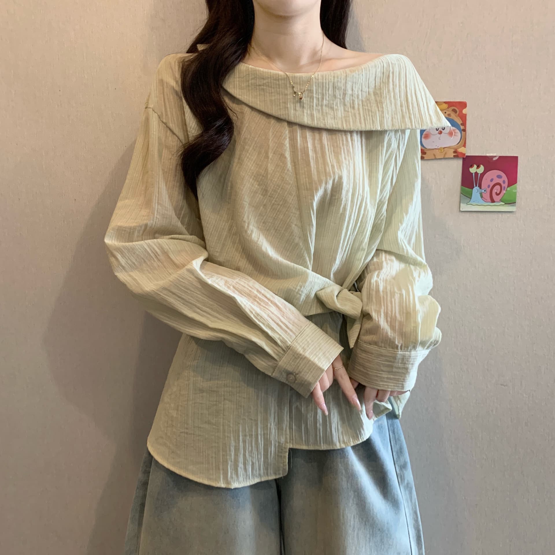 오프숄더 스트라이프 긴팔 여성 셔츠 봄 여름 빅 사이즈 지방 mm 슬림해 보이는 디자인 센스 레이스업 허리 수축 표지 배 맨위 상세 이미지 12