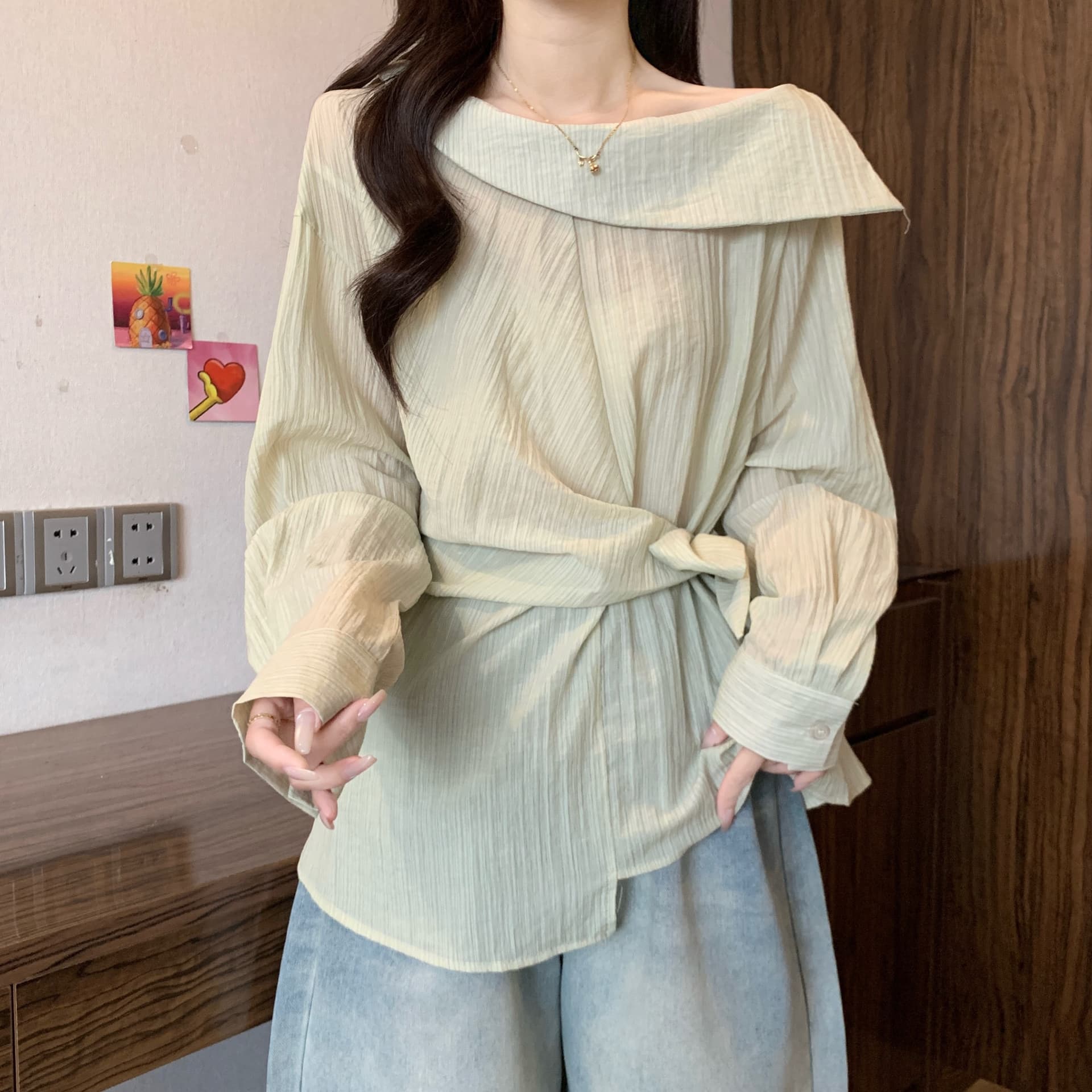 오프숄더 스트라이프 긴팔 여성 셔츠 봄 여름 빅 사이즈 지방 mm 슬림해 보이는 디자인 센스 레이스업 허리 수축 표지 배 맨위 상세 이미지 16