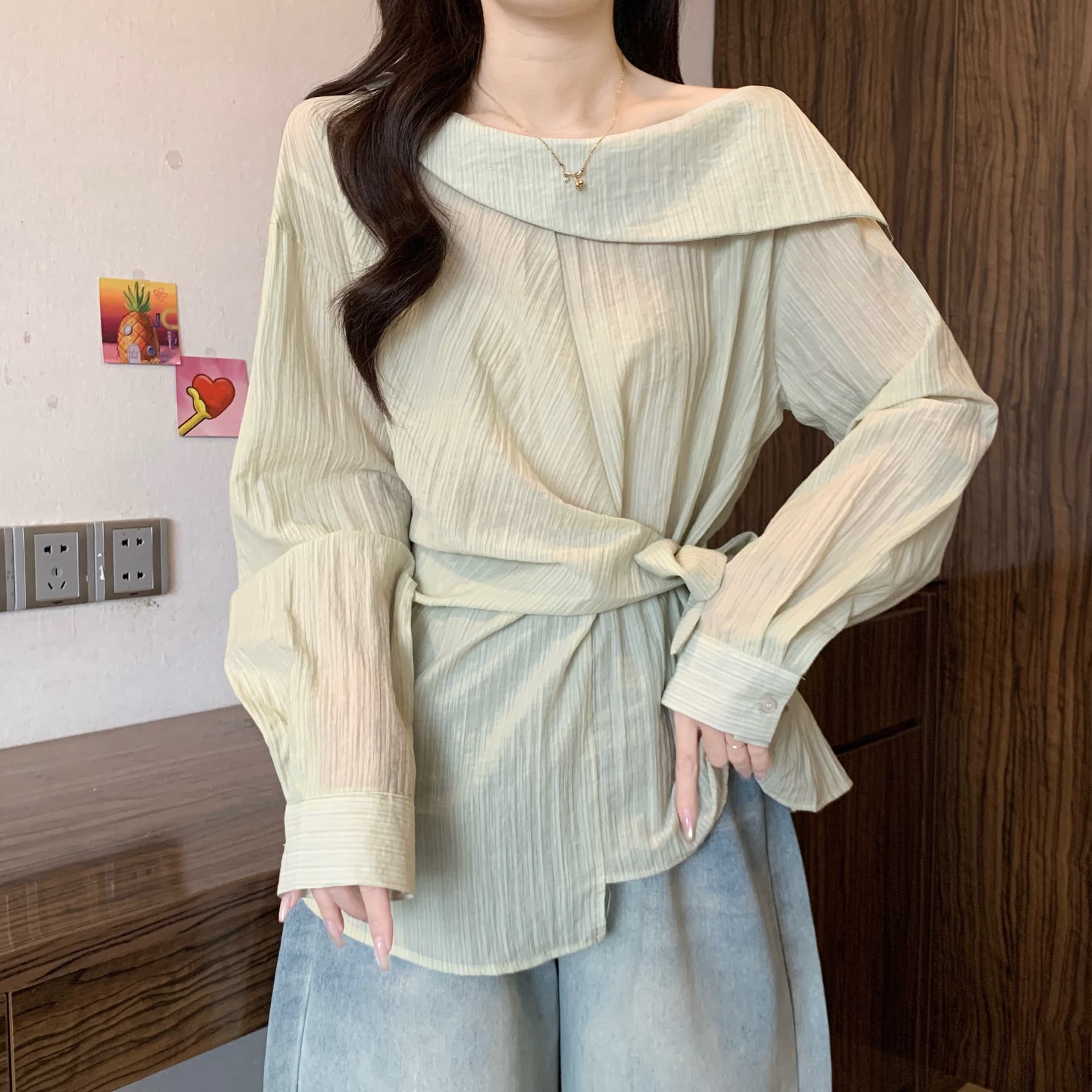 오프숄더 스트라이프 긴팔 여성 셔츠 봄 여름 빅 사이즈 지방 mm 슬림해 보이는 디자인 센스 레이스업 허리 수축 표지 배 맨위 상세 이미지 17