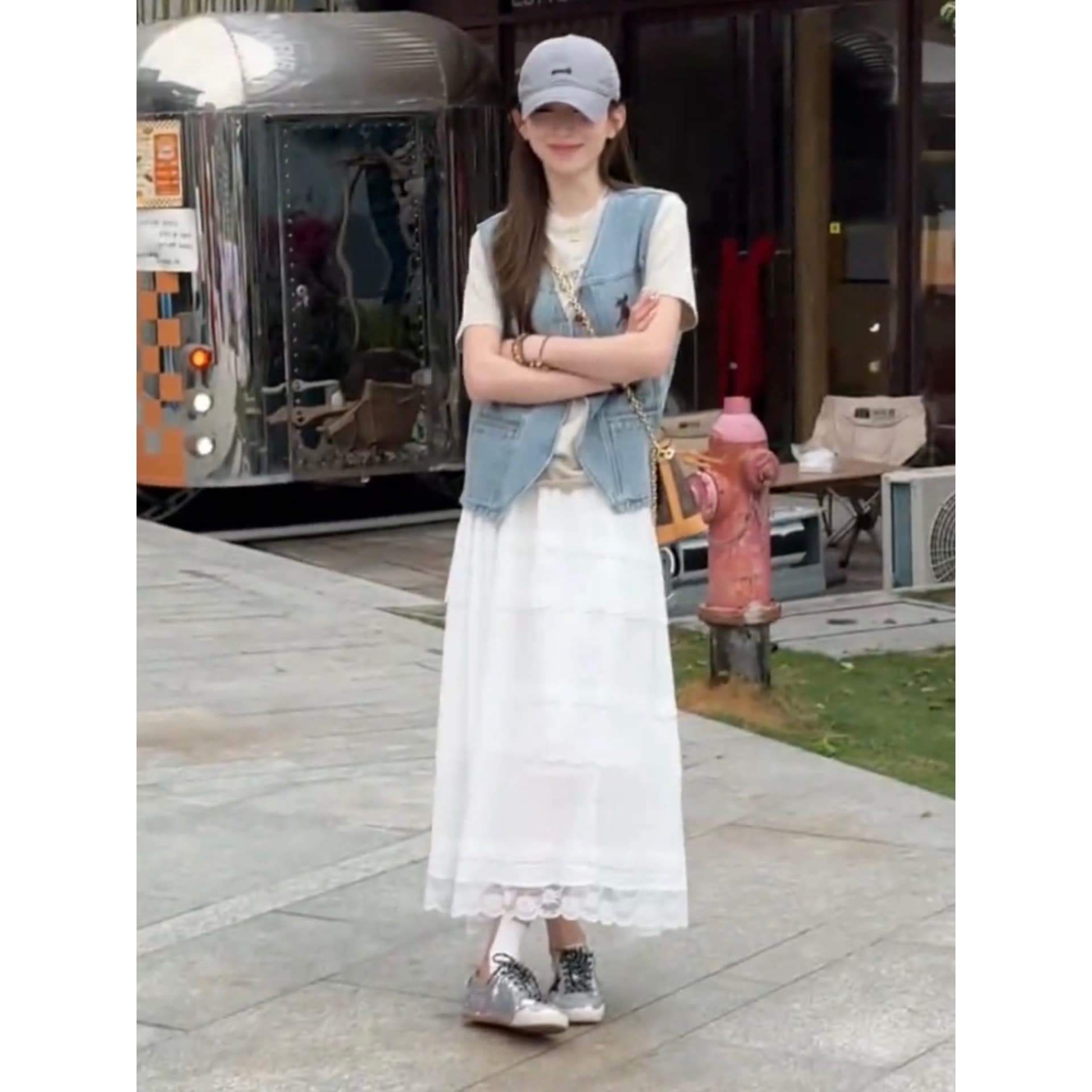 레트로 자수 데님 조끼 여자 루즈핏 어깨 스택 착용 조끼 자켓 디자인 센스 작은 키 봄 여름 새로운 트렌디 이미지 4