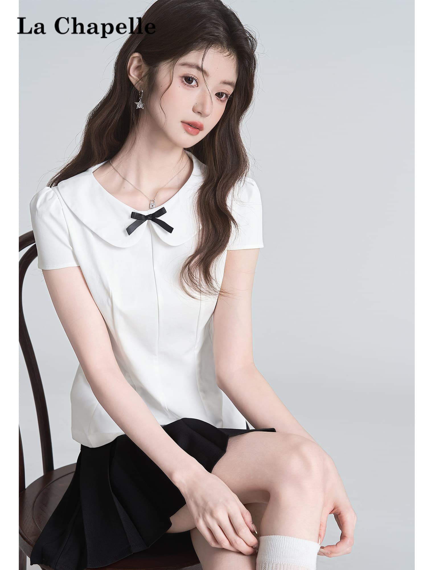 화이트 베이비 칼라 반팔 셔츠 여성 의류 여름 새로운 셔츠 달콤함 디자인 센스 몸매 가꾸기 맨위 이미지 2