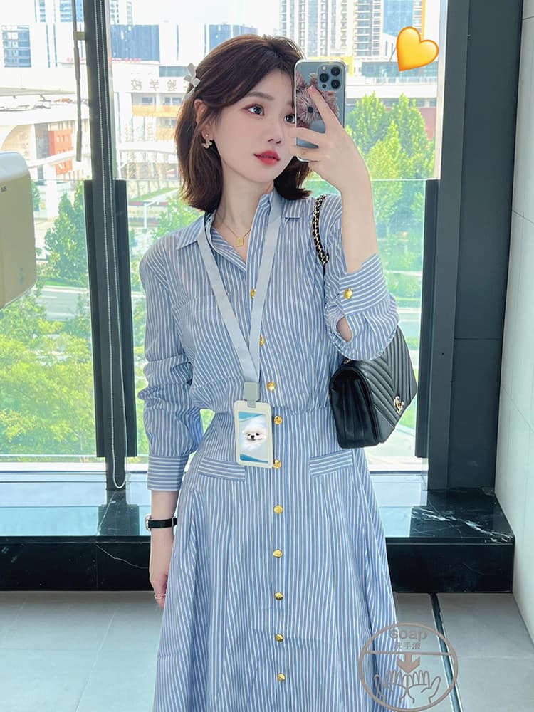 2026 년 가을 새로운 블루 스트라이프 긴팔 셔츠 여성 드레스 프랑스식 품격 허리 수축 슬림해 보이는 롱 스커트 여성 상세 이미지 8