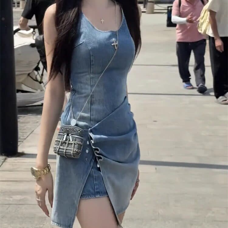핫걸 바람 데님 여성 드레스 2025 년 여름 새로운 라운드 넥 행침 목 단색 패치워크 트임 타이트 스커트 트렌디 이미지 4