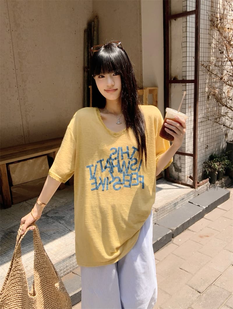 있음 선적 실사 한 부서 눈꽃 면 알파벳 루즈핏 레이스 V넥 티셔츠 느긋한 스트라이프 캐주얼 바지 세트 이미지 2