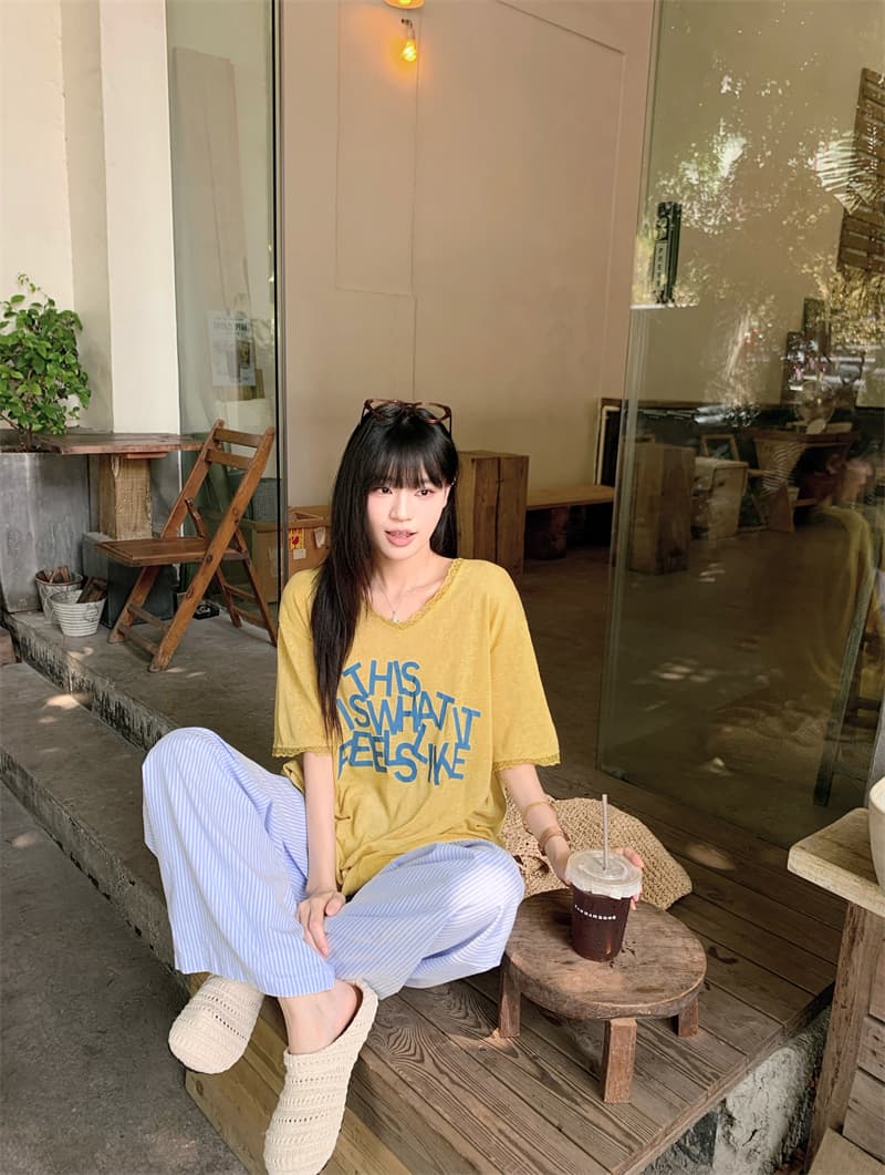 있음 선적 실사 한 부서 눈꽃 면 알파벳 루즈핏 레이스 V넥 티셔츠 느긋한 스트라이프 캐주얼 바지 세트 상세 이미지 6