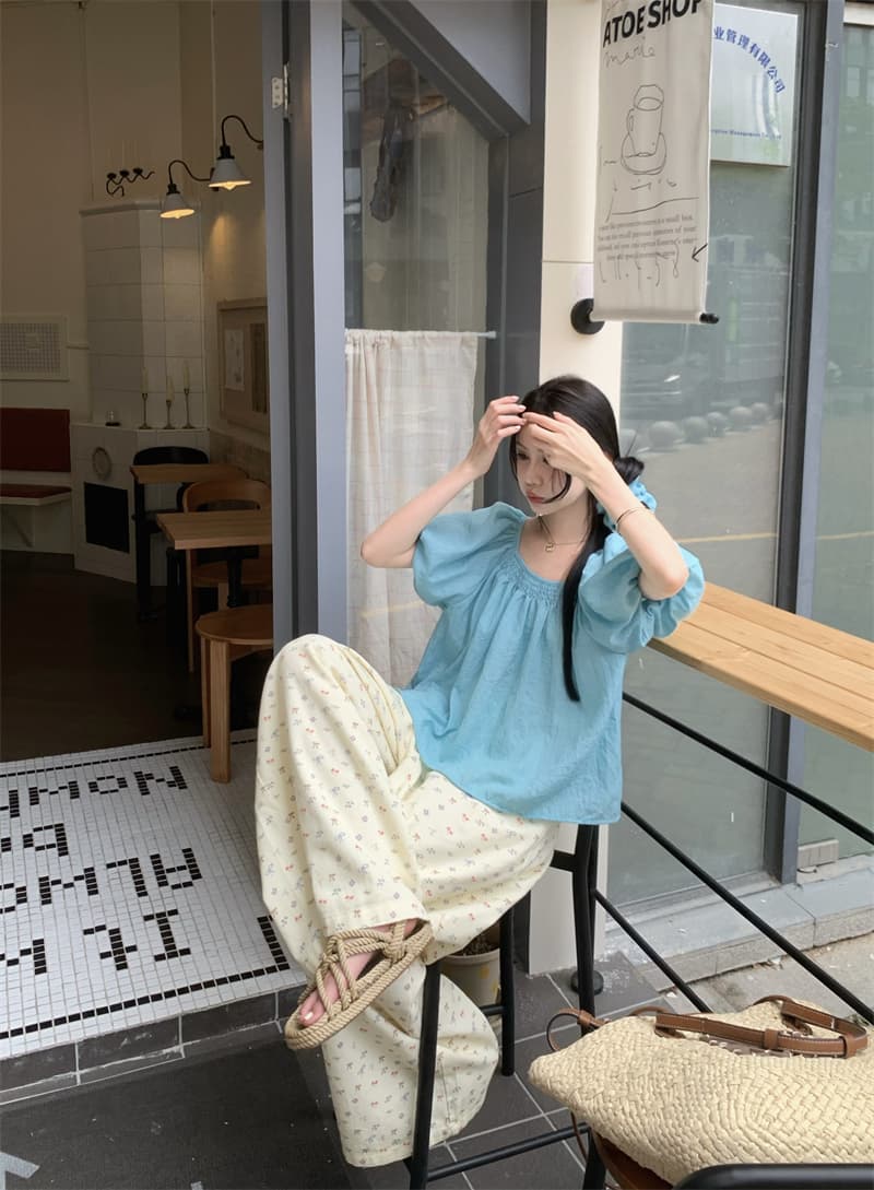 있음 선적 실사 달콤함 거품 소매 관대 한 칼라 연령 감소 슬림해 보이는 인형 셔츠 꽃무늬 데님 와이드 레그 팬츠 세트 이미지 3