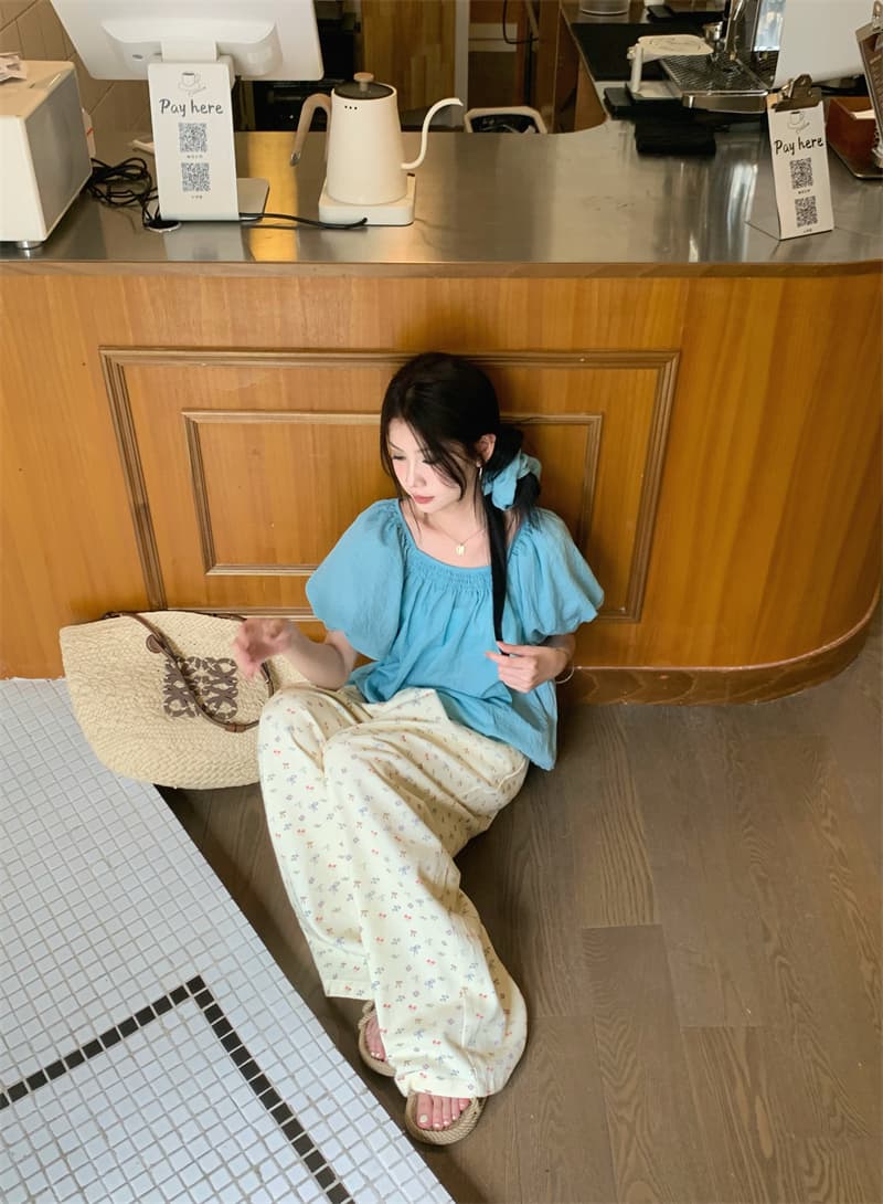 있음 선적 실사 달콤함 거품 소매 관대 한 칼라 연령 감소 슬림해 보이는 인형 셔츠 꽃무늬 데님 와이드 레그 팬츠 세트 상세 이미지 8