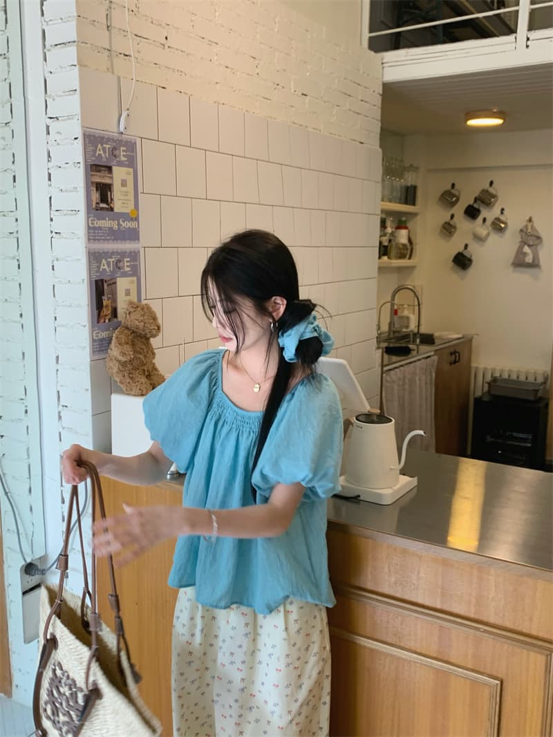 있음 선적 실사 달콤함 거품 소매 관대 한 칼라 연령 감소 슬림해 보이는 인형 셔츠 꽃무늬 데님 와이드 레그 팬츠 세트 상세 이미지 9