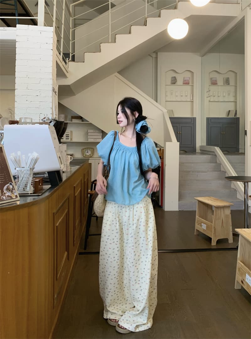 있음 선적 실사 달콤함 거품 소매 관대 한 칼라 연령 감소 슬림해 보이는 인형 셔츠 꽃무늬 데님 와이드 레그 팬츠 세트 상세 이미지 12
