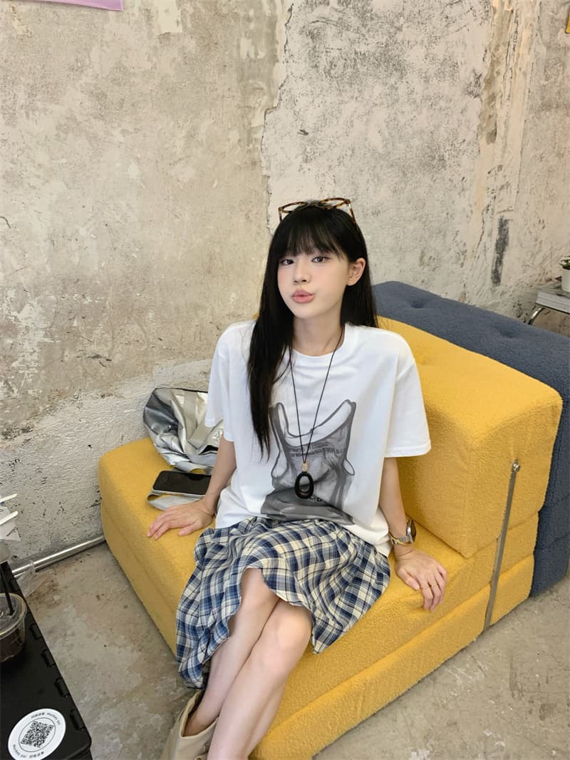 있음 선적 실사 디자인 센스 화이트 프린트 라운드 넥 반팔 티셔츠 허리밴드 체크무늬 반신 치마 세트 상세 이미지 4