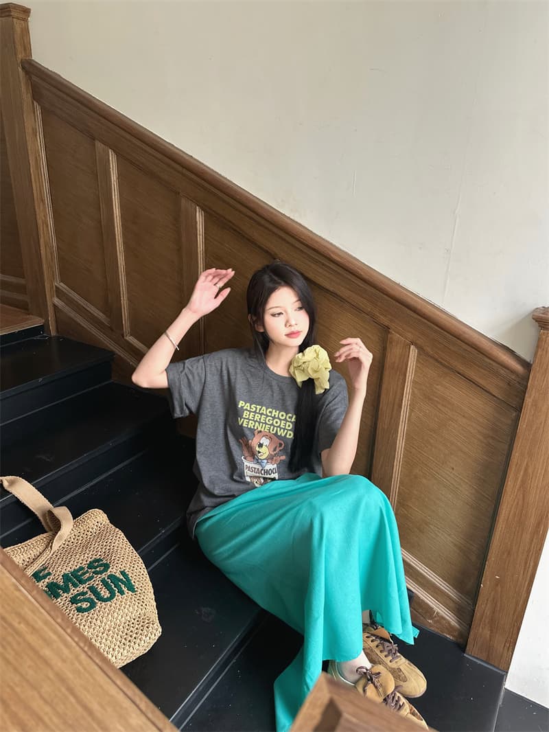 있음 선적 실사 ns 바람 한 부서 라운드 넥 어두운 회색 프린트 반팔 티셔츠 맨위 박하 녹색 트임 반신 스커트