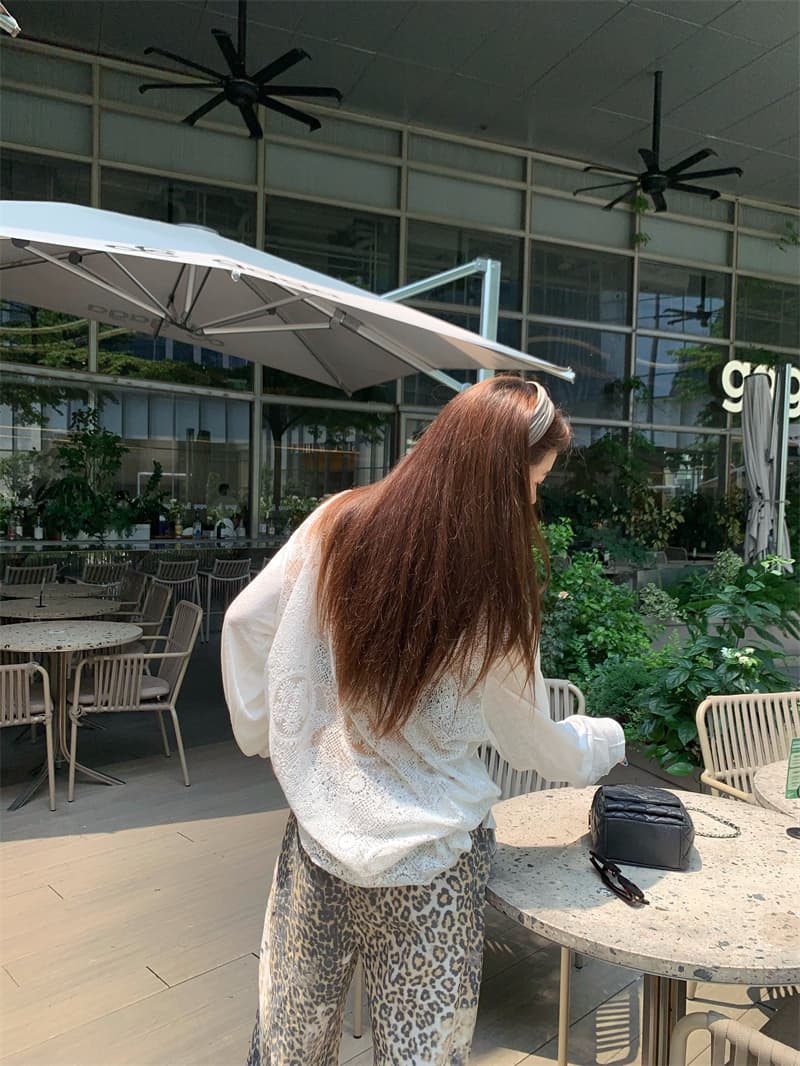 있음 선적 실사 이른 가을 새로운 전후 패치워크 익스트림 제인 꽃 긴팔 화이트 자외선 차단 티셔츠 레오파드 무늬 와이드 레그 팬츠 상세 이미지 5