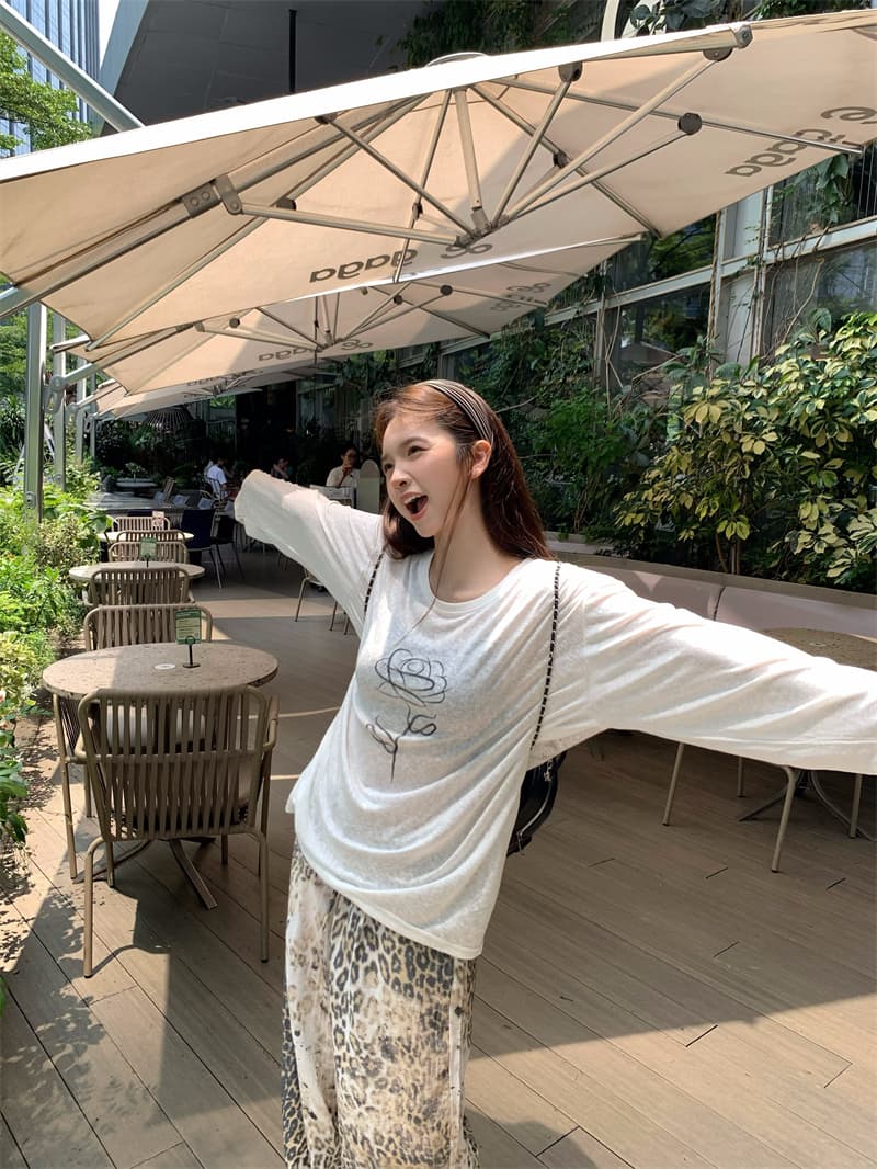 있음 선적 실사 이른 가을 새로운 전후 패치워크 익스트림 제인 꽃 긴팔 화이트 자외선 차단 티셔츠 레오파드 무늬 와이드 레그 팬츠 상세 이미지 9