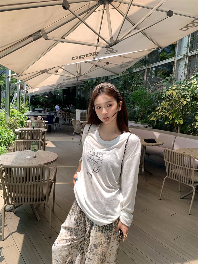 있음 선적 실사 이른 가을 새로운 전후 패치워크 익스트림 제인 꽃 긴팔 화이트 자외선 차단 티셔츠 레오파드 무늬 와이드 레그 팬츠 상세 이미지 14
