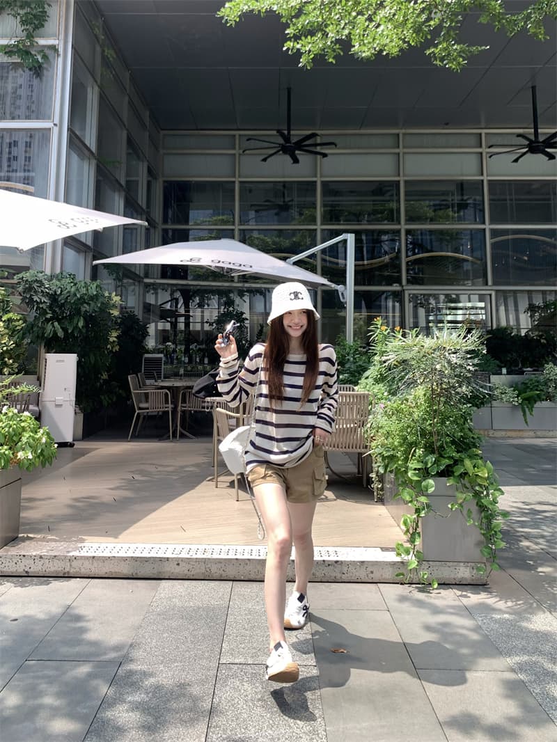 실사 정가 이른 봄 얇은 스타일 긴팔 클래식 스트라이프 니트 스웨터 맨위 카키 주머니 반바지 세트 상세 이미지 7