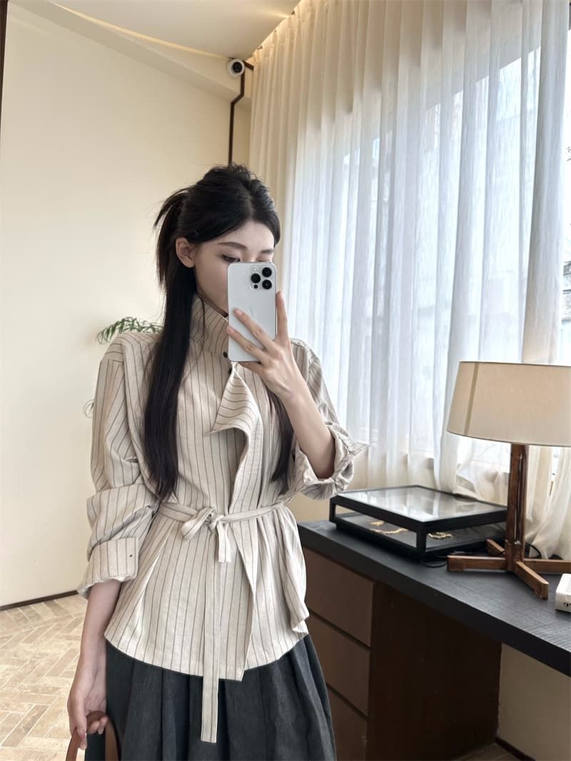 있음 선적 실사 이른 가을 스탠드 칼라 세로 줄무늬 디자인 센스 허리 수축 슬림해 보이는 셔츠 맨위 재킷