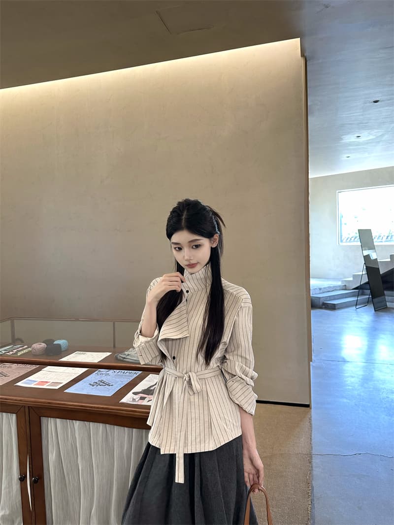 있음 선적 실사 이른 가을 스탠드 칼라 세로 줄무늬 디자인 센스 허리 수축 슬림해 보이는 셔츠 맨위 재킷 이미지 4