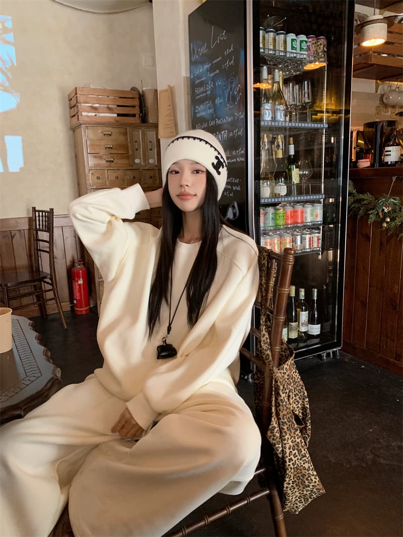 있음 선적 실사 느긋한 바람 라운드 넥 털이 있는 가을 겨울 보온 단색 후드티 화이트 웨이 바지 세트 상세 이미지 23