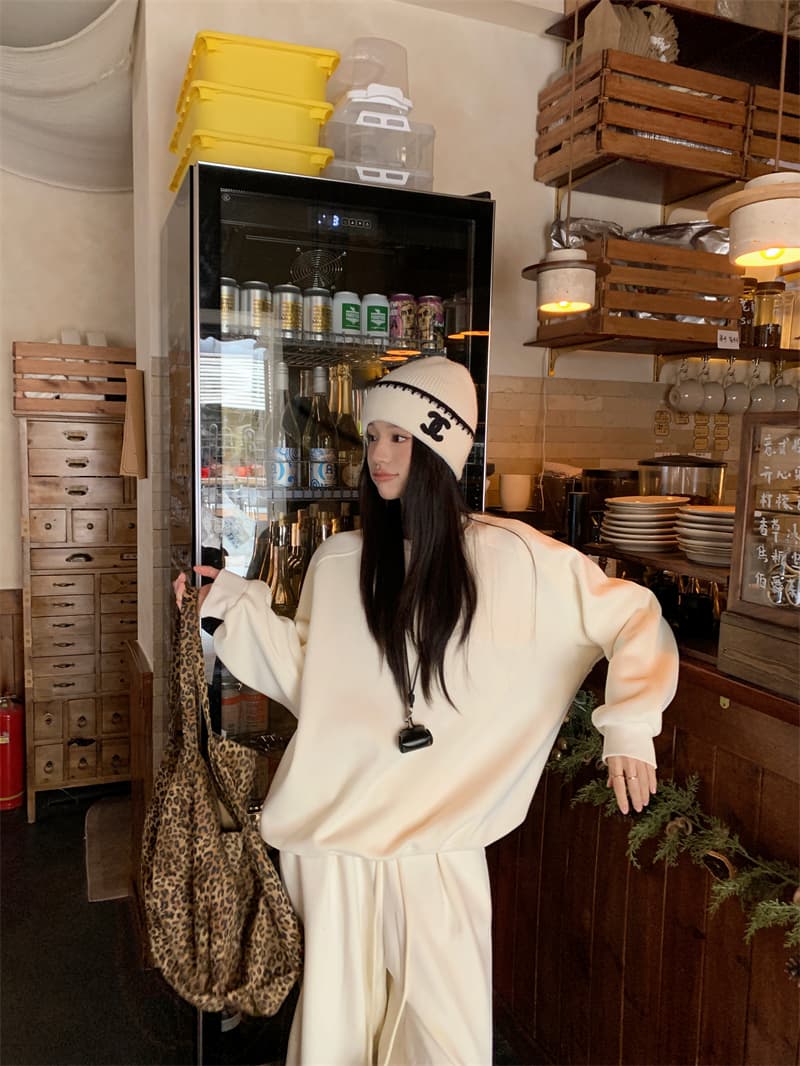 있음 선적 실사 느긋한 바람 라운드 넥 털이 있는 가을 겨울 보온 단색 후드티 화이트 웨이 바지 세트 상세 이미지 27